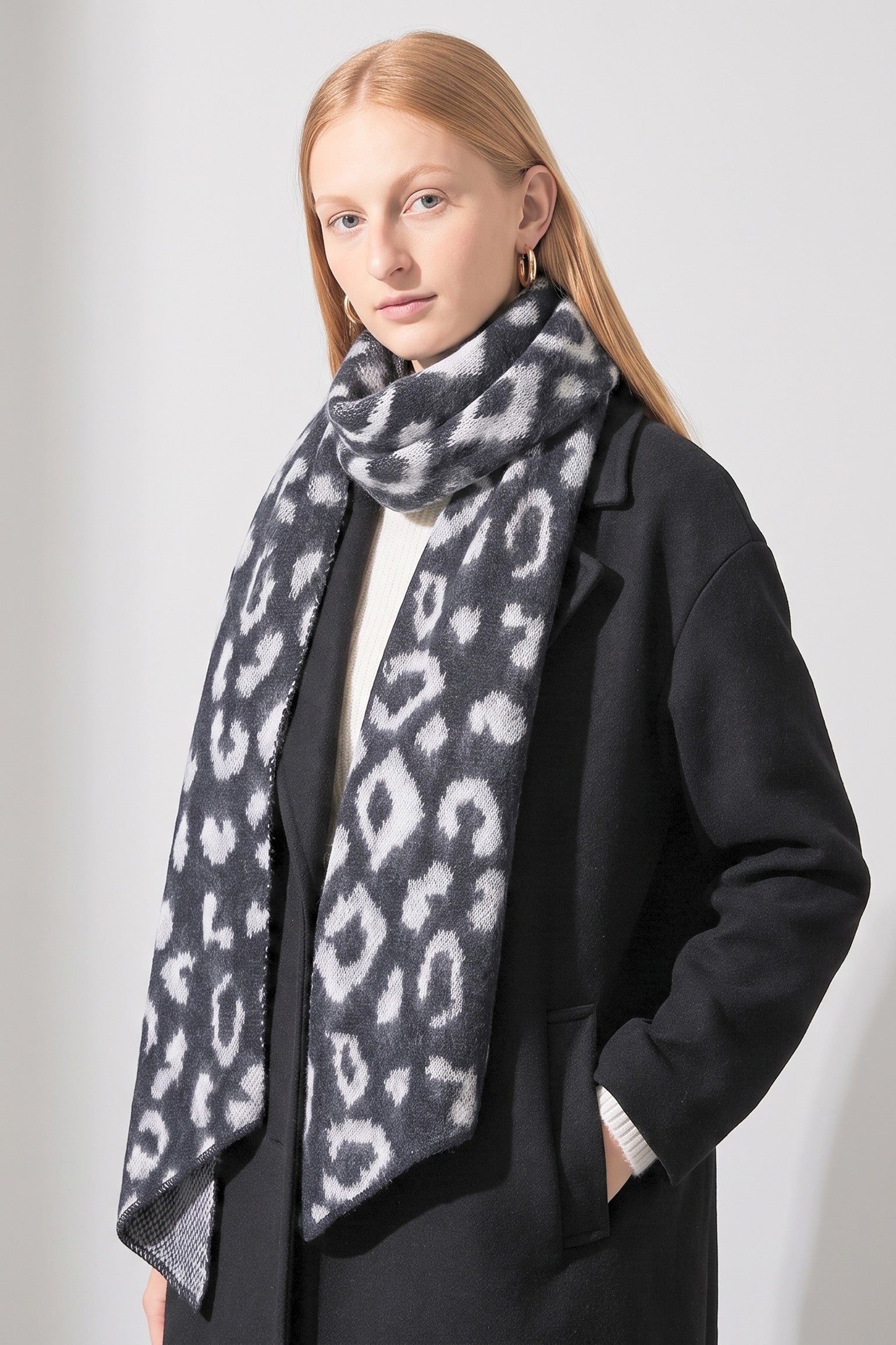 nico-black-white-leopard-heavyweight-scarf-animal-print