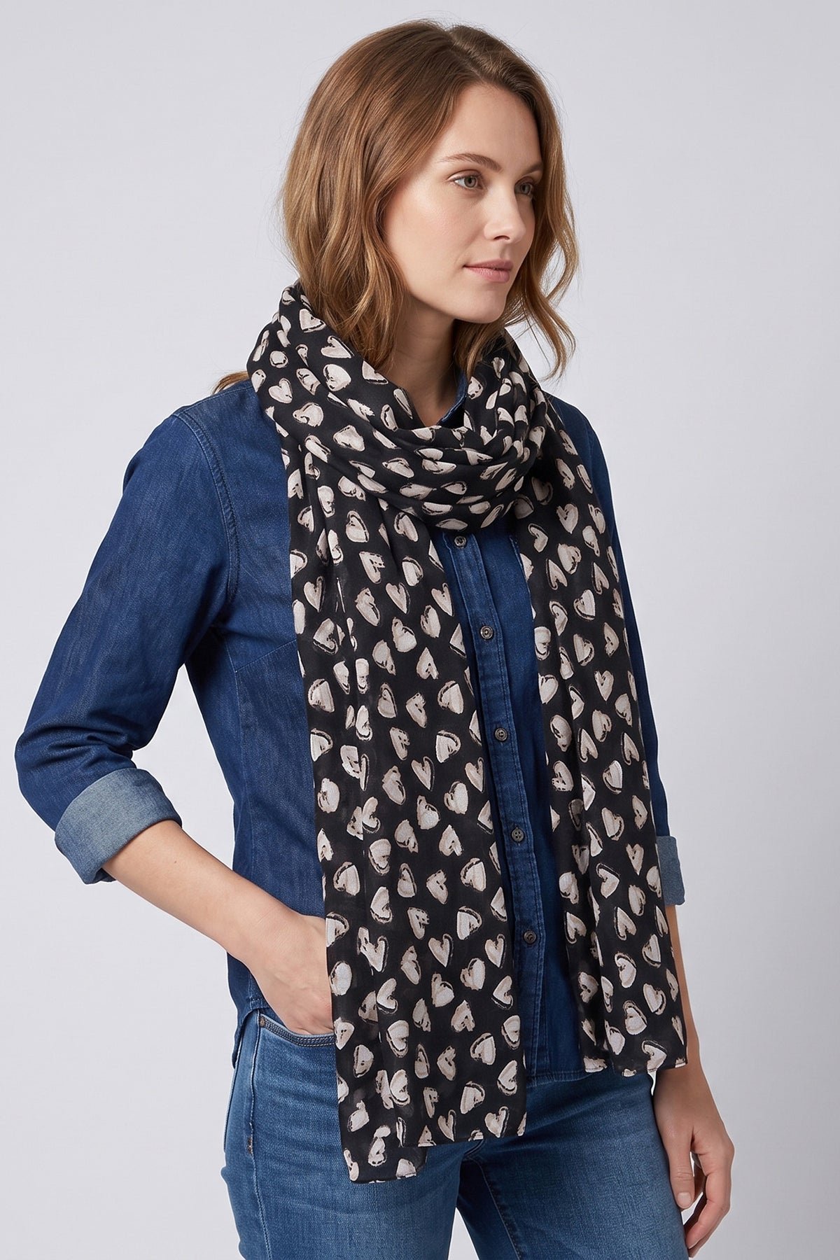 black/white-heart-lightweight-scarf