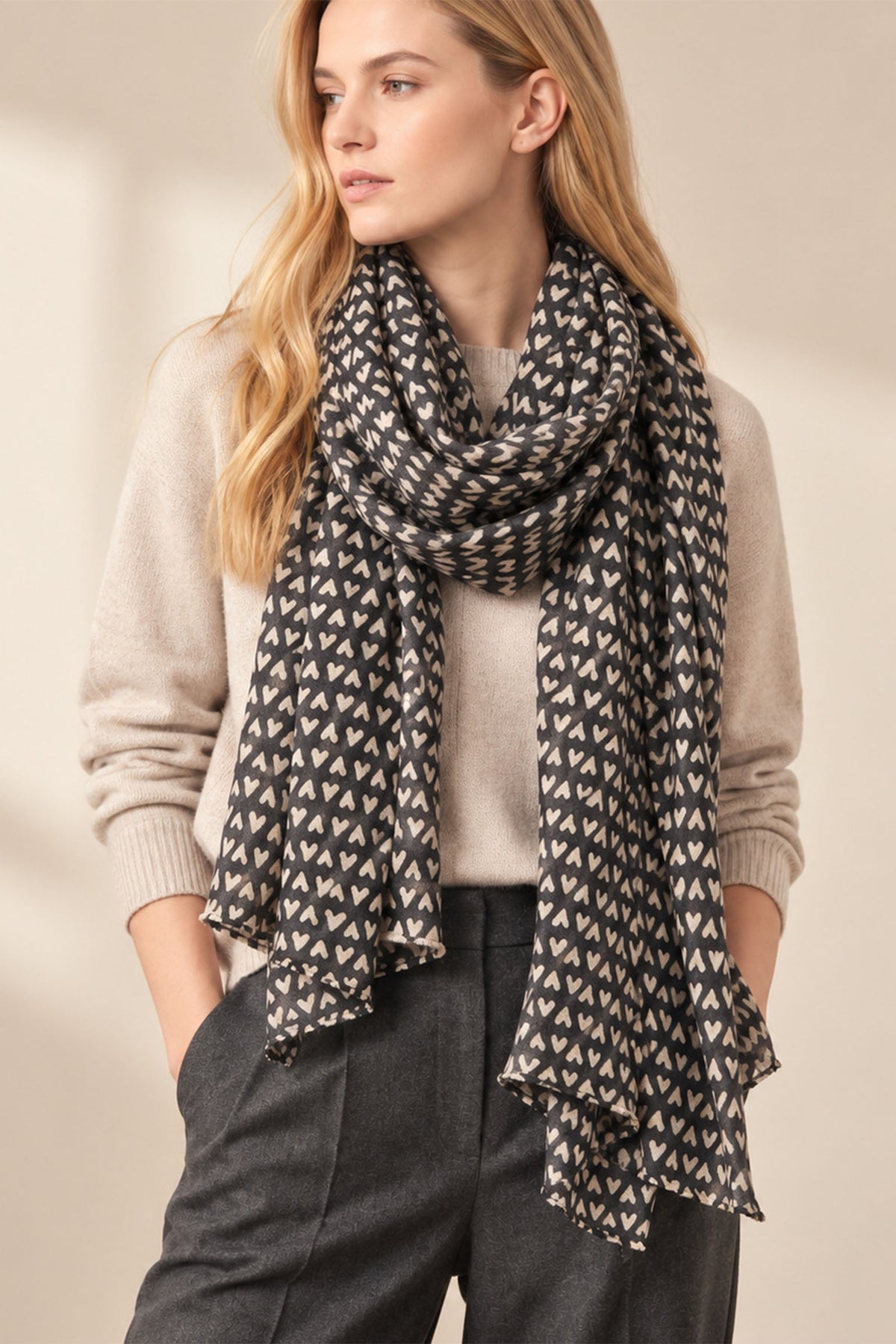 black-metallic-heart-lightweight-scarf