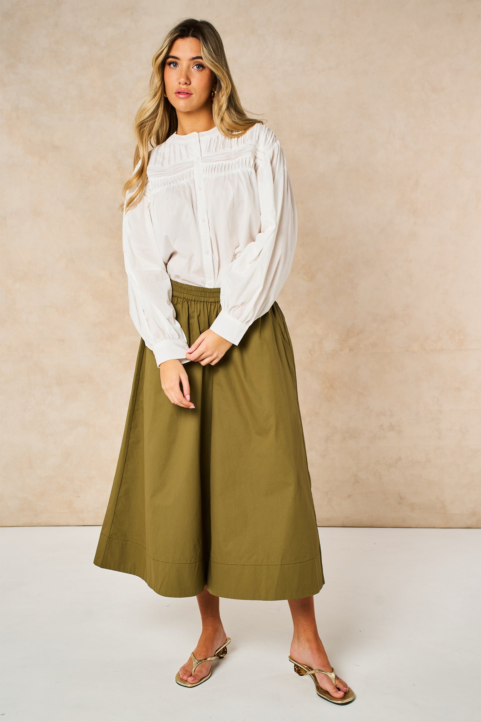 Cropped-Wide-Leg-Cotton-Trousers-in-Khaki-Front-Styled