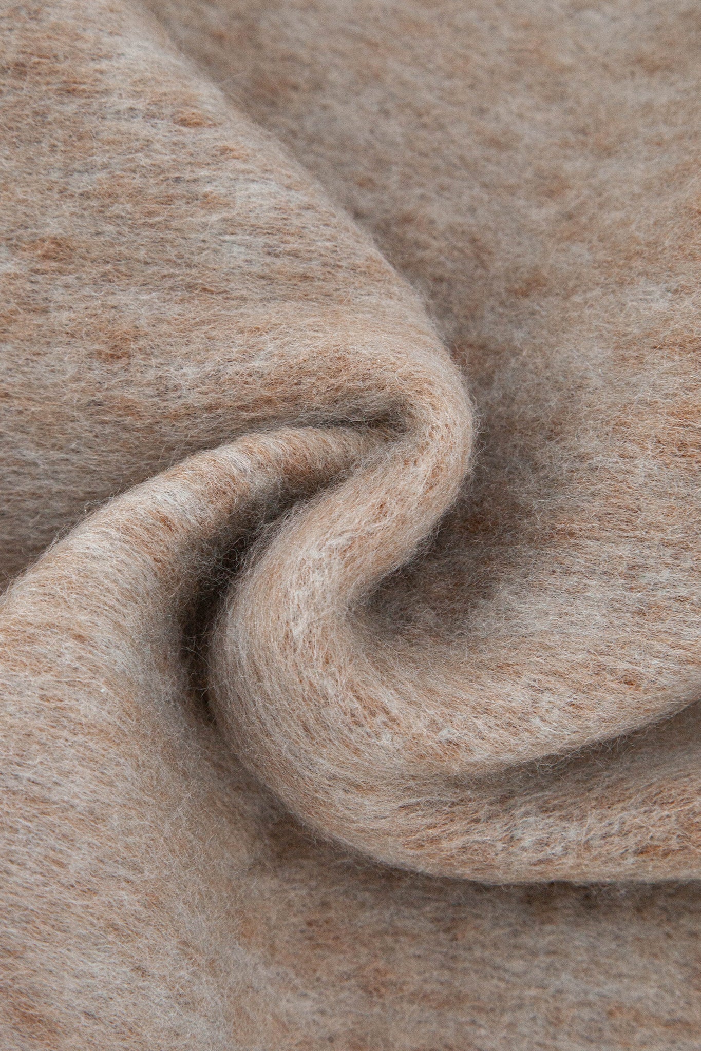 jules-camel-colourblock-heavyweight-scarf-close-up-knitted-material