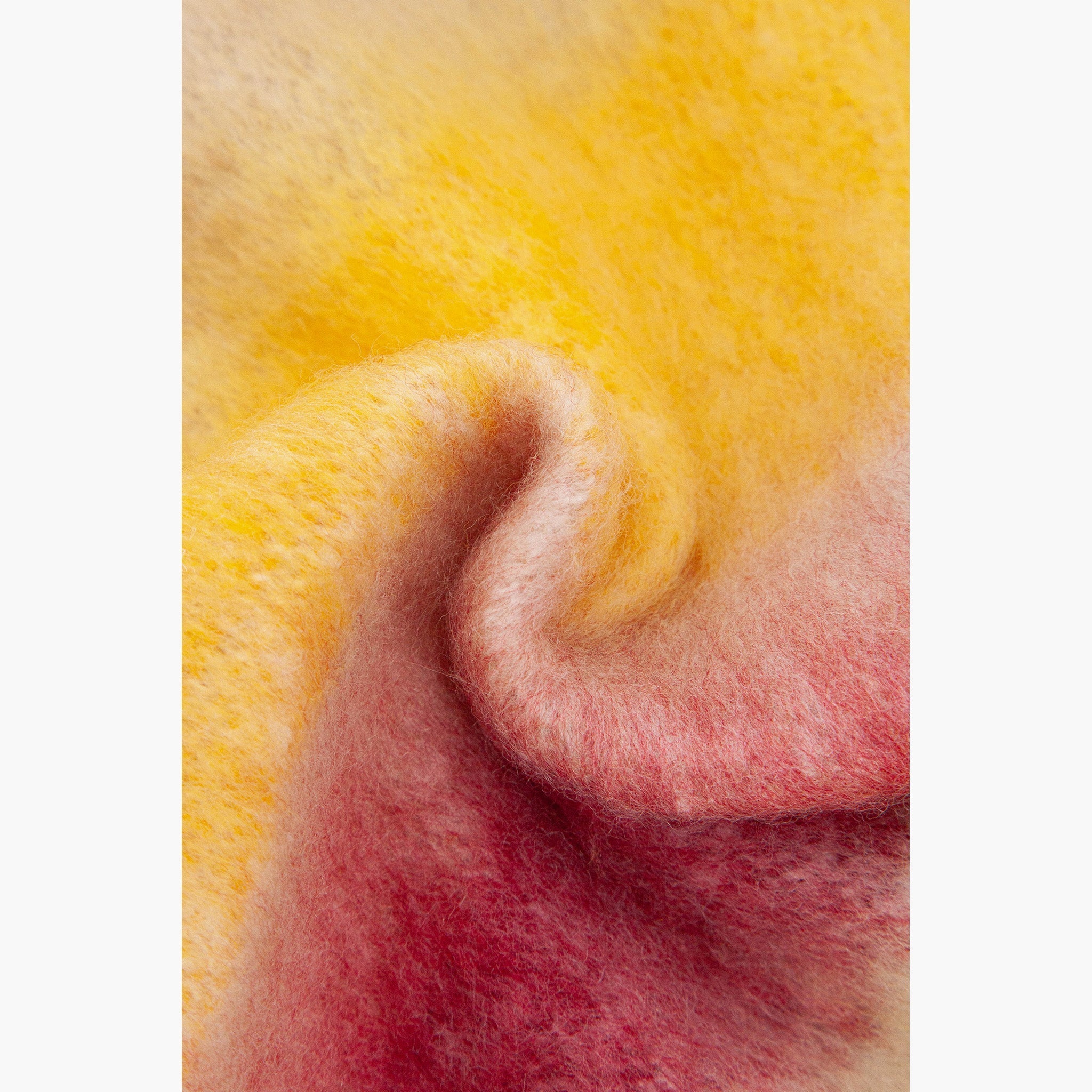 dallas-heavyweight-scarf-red-yellow-stripe-close-up-material