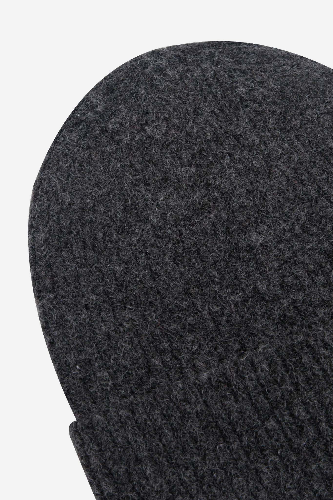 kit-dark-grey-wool-blend-beanie-hat-close-up-material