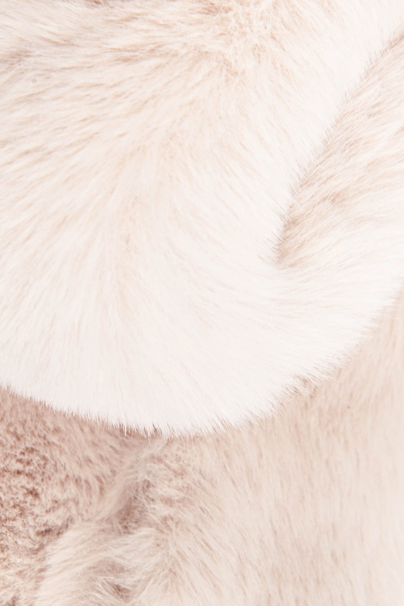 faux-fur-tuck-scarf-cream-close-up