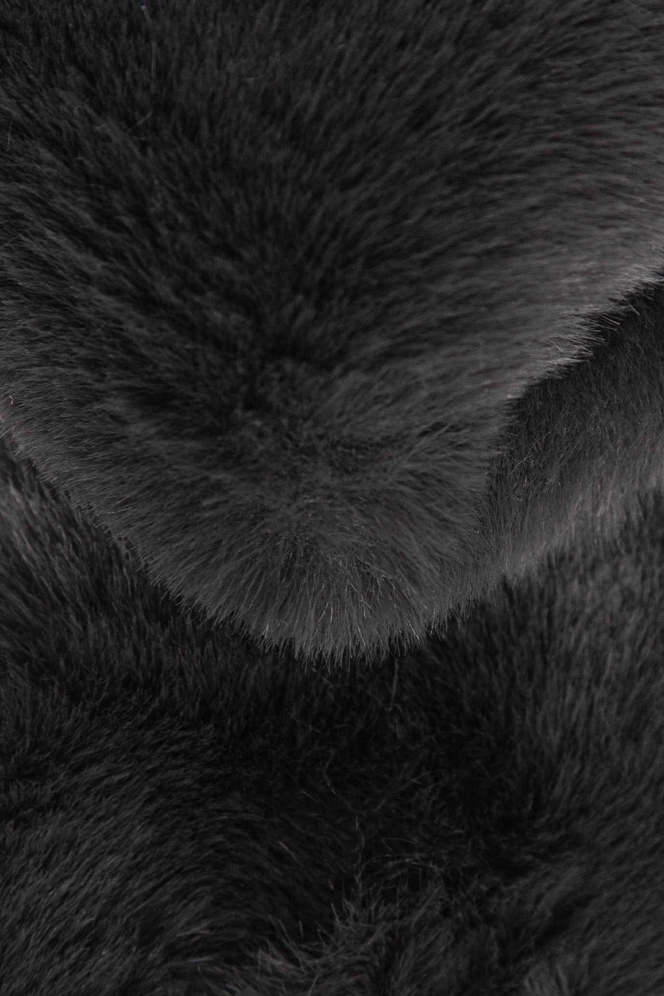 faux-fur-tuck-scarf-dark-grey-close-up