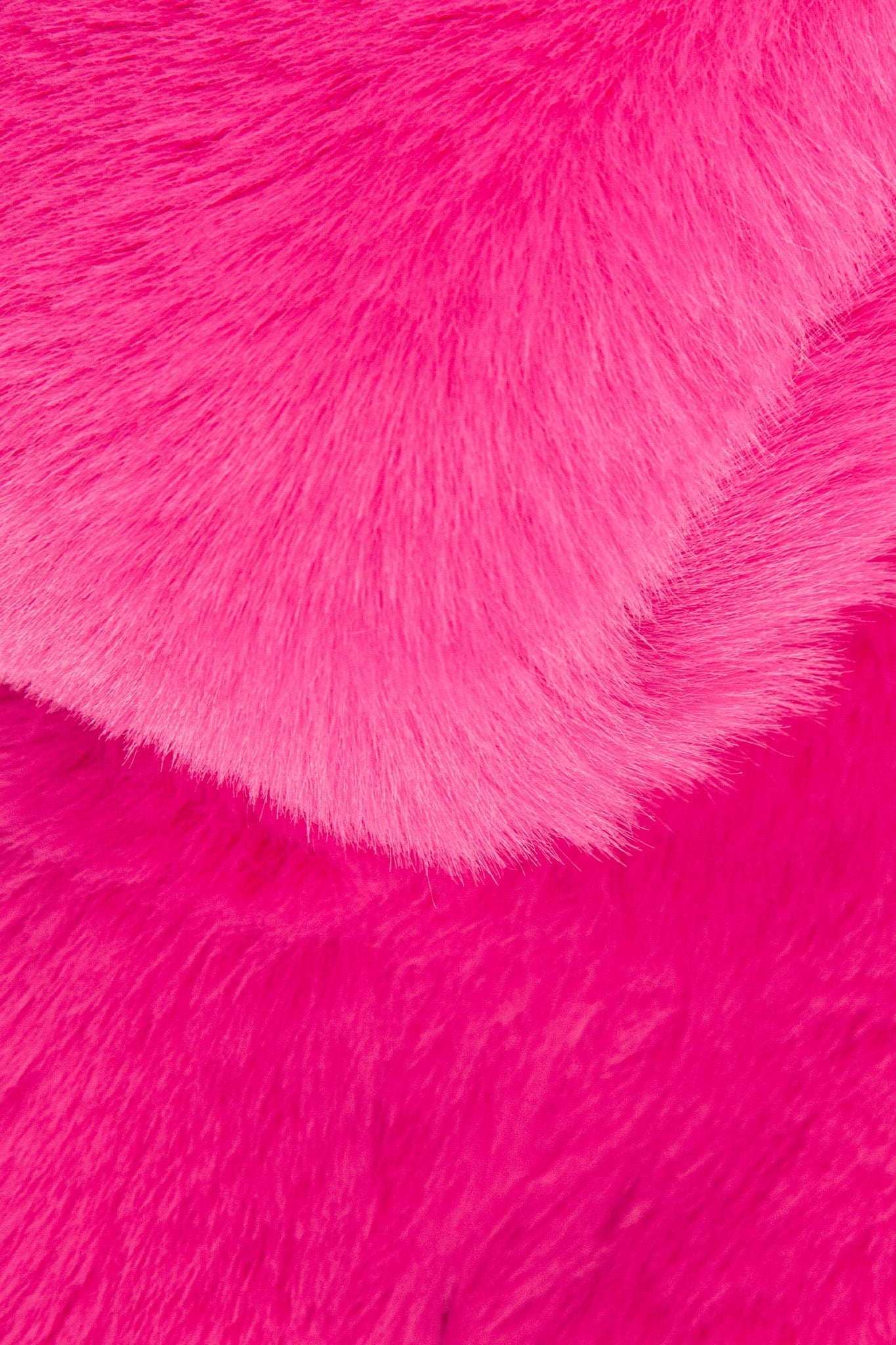 faux-fur-tuck-scarf-fuchsia-close-up-material