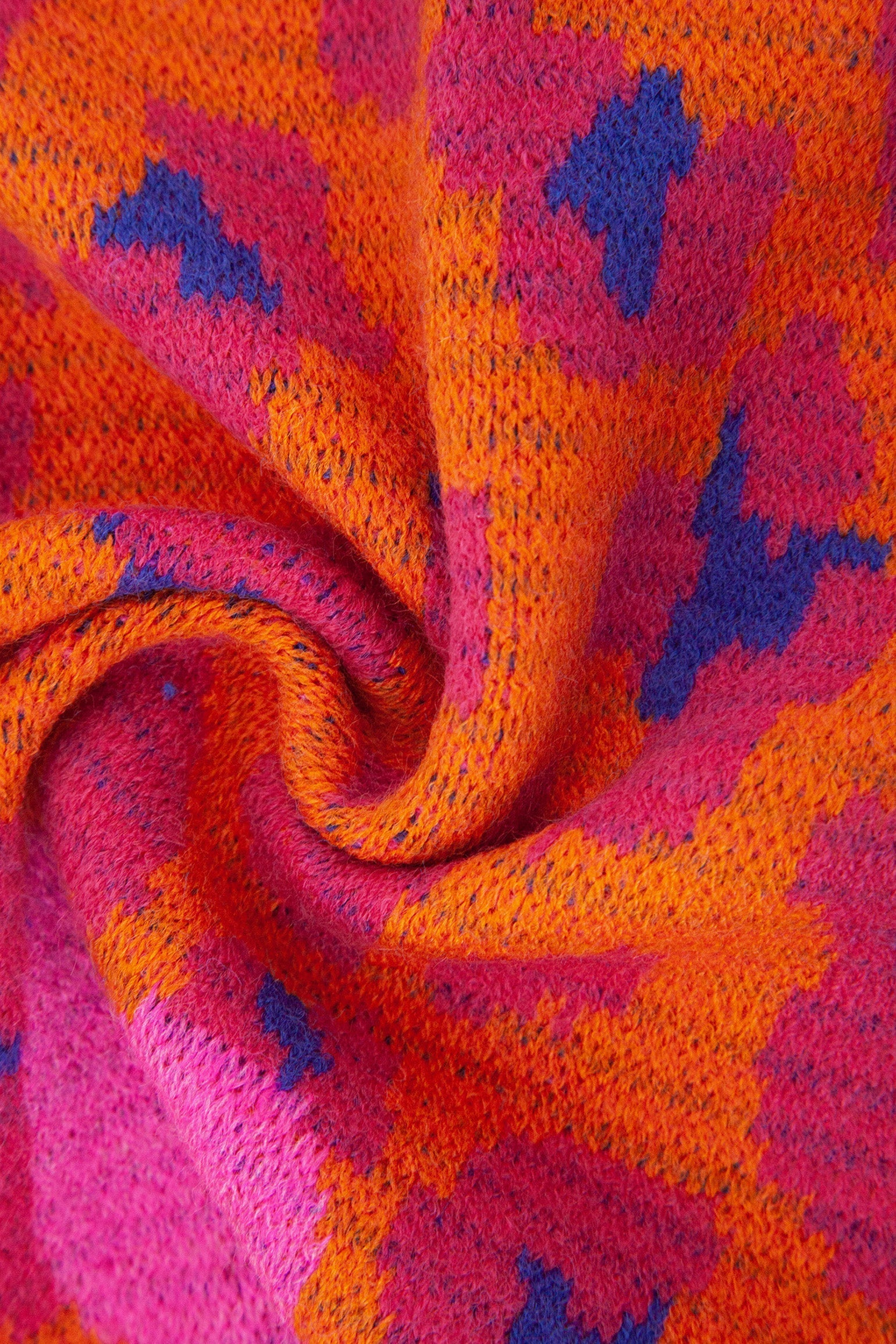 wylda-hot-pink-leopard-and-hearts-heavyweight-scarf-close-up-fabric