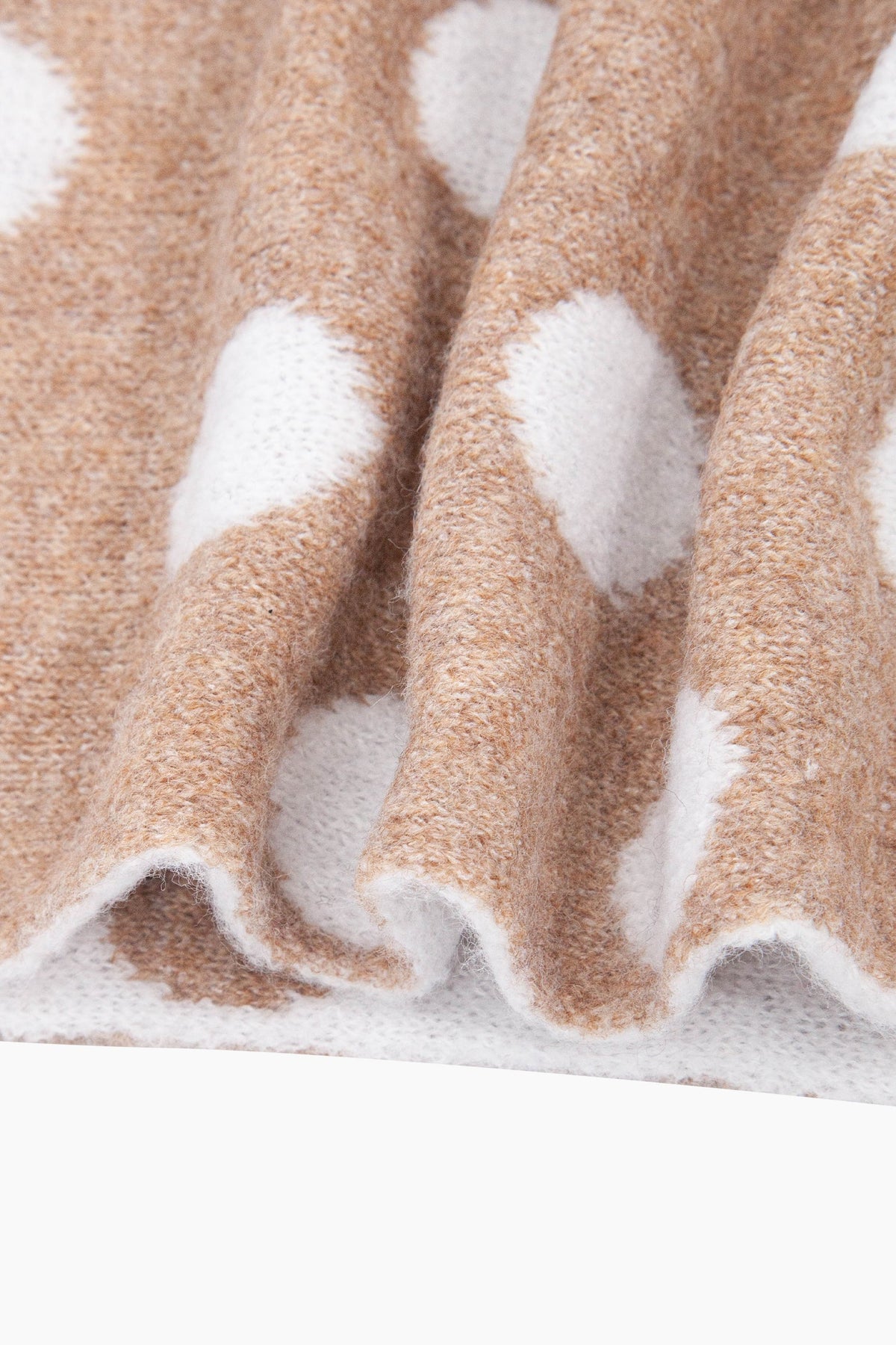 Spotted-Triangle-Heavyweight-Scarf-in-Beige/Cream