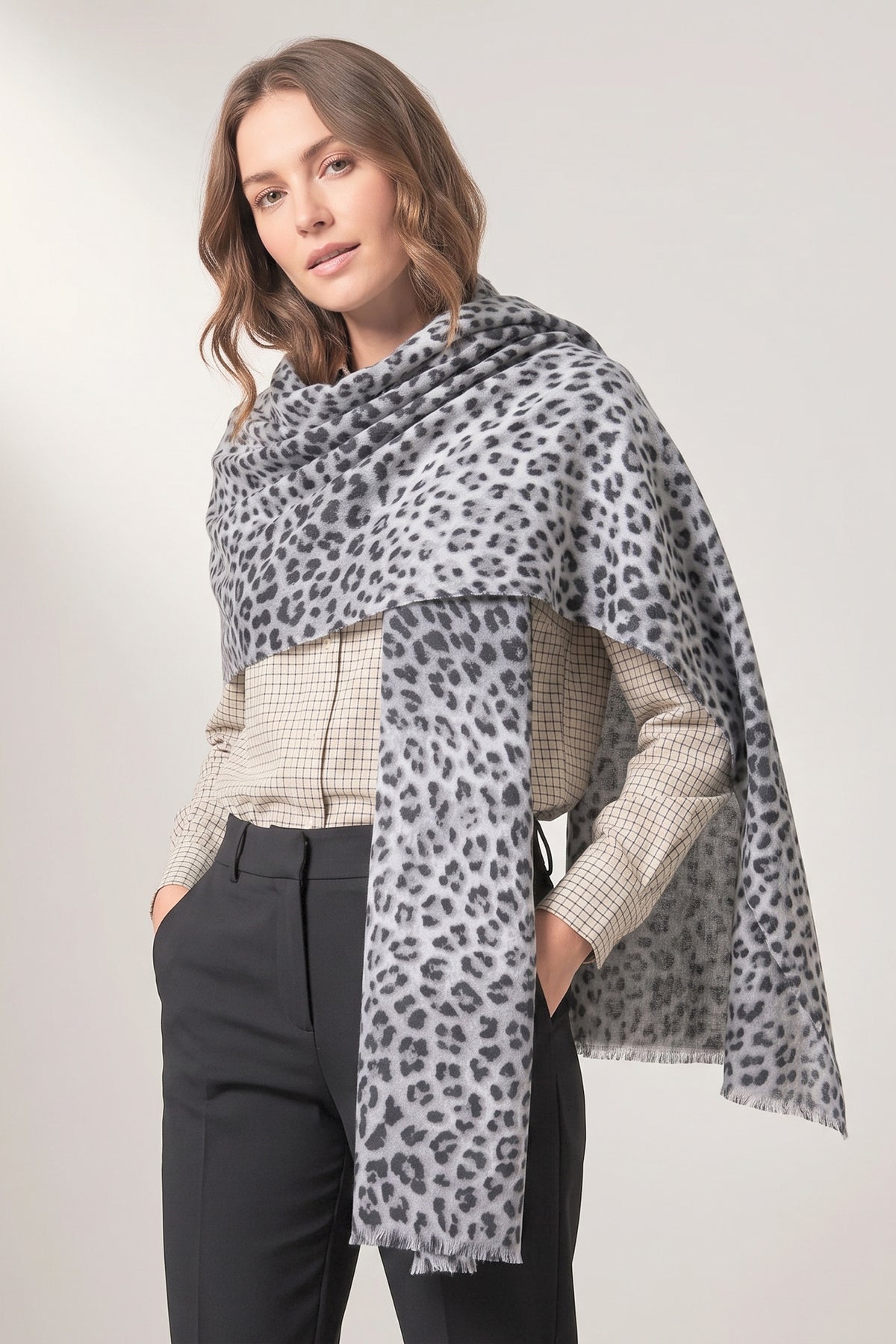 blue-leopard-lightweight-scarf