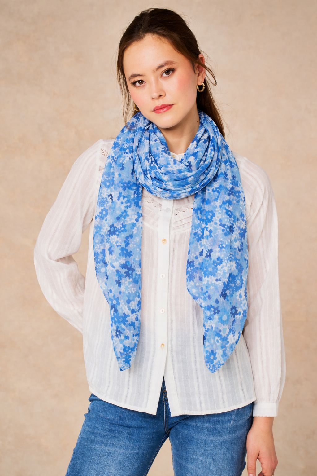 Clustered Floral Print Lightweight Scarf in Blue