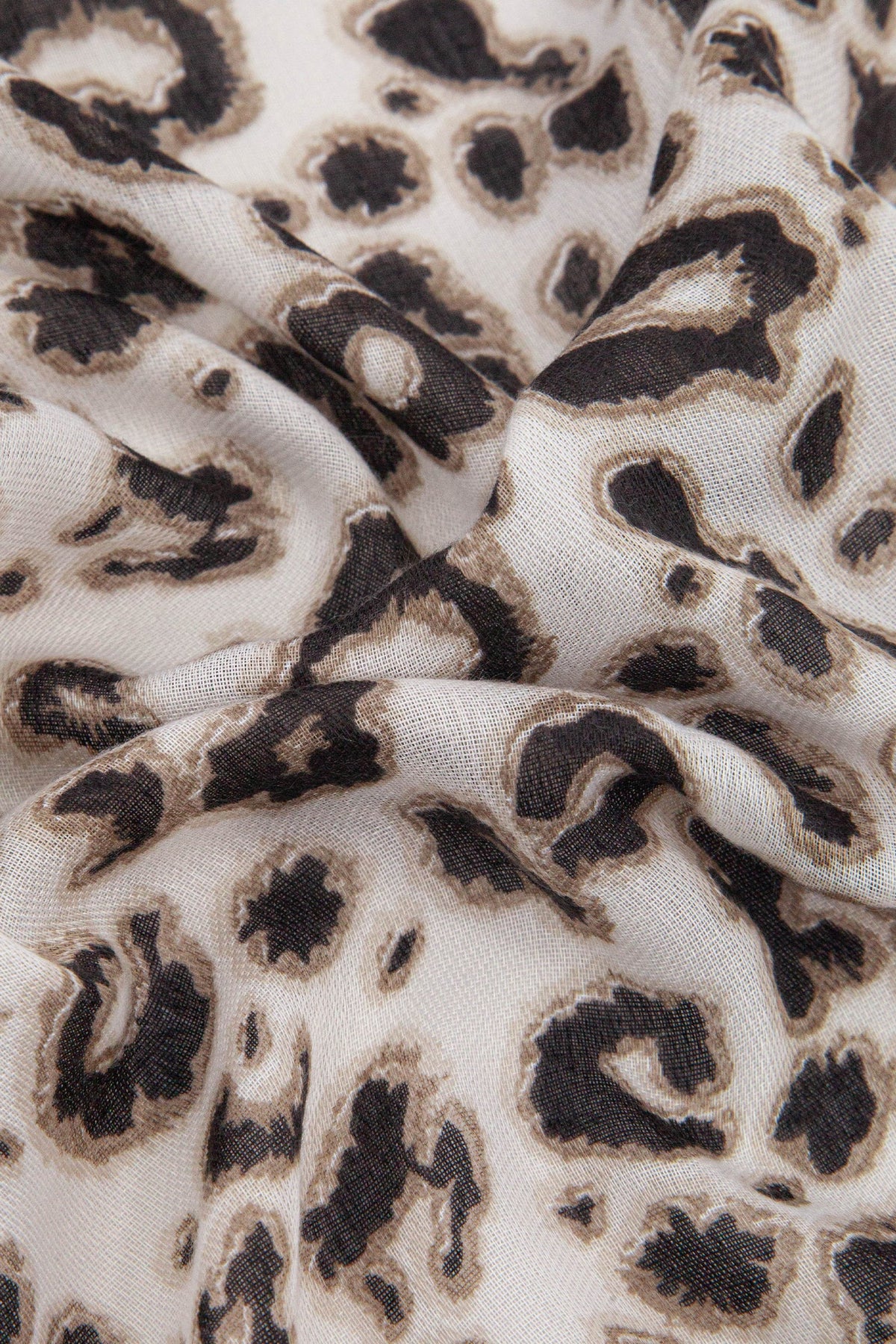 Sketched-Leopard-Print-Lightweight-Scarf-in-Cream