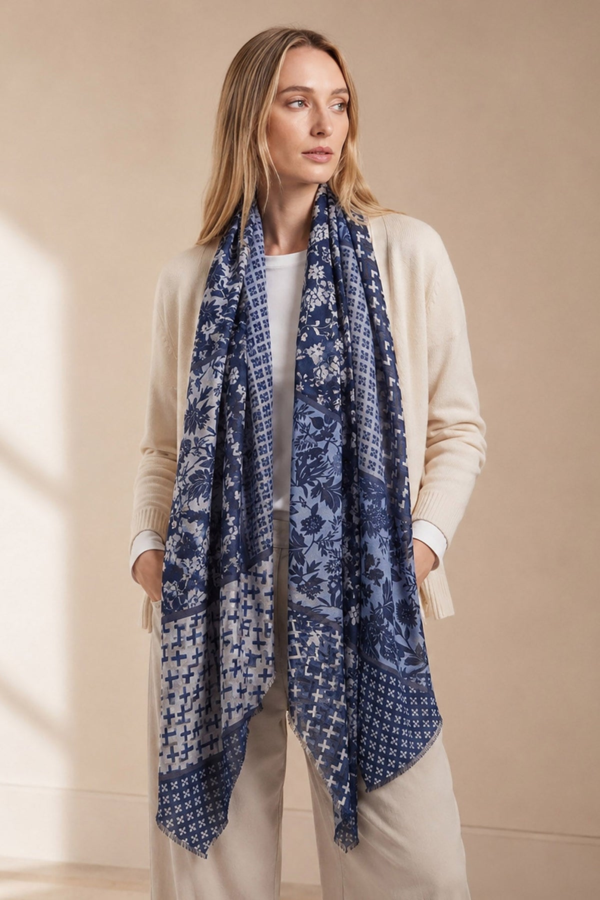 Floral-Print-Lightweight-Scarf-in-Blue