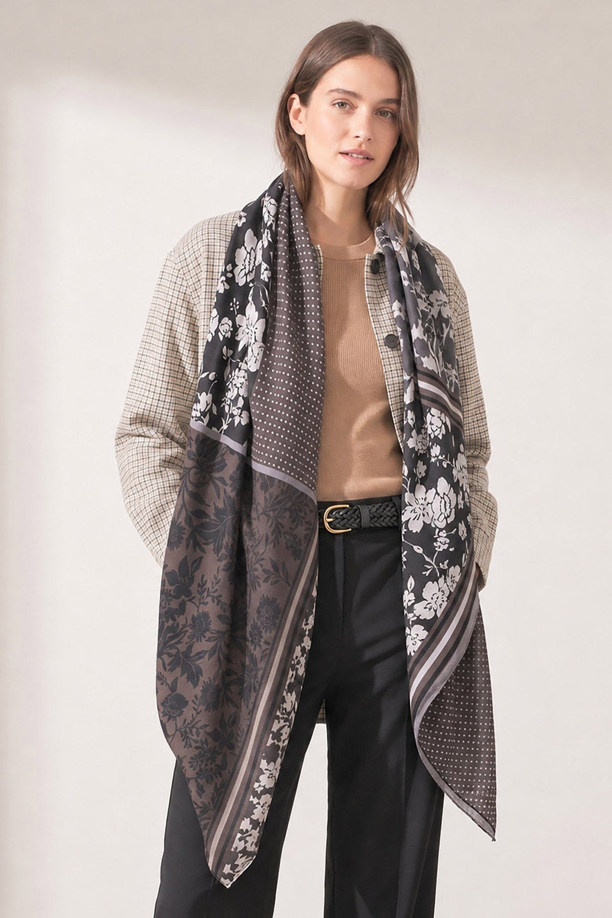 Floral-Print-Lightweight-Scarf-in-Grey