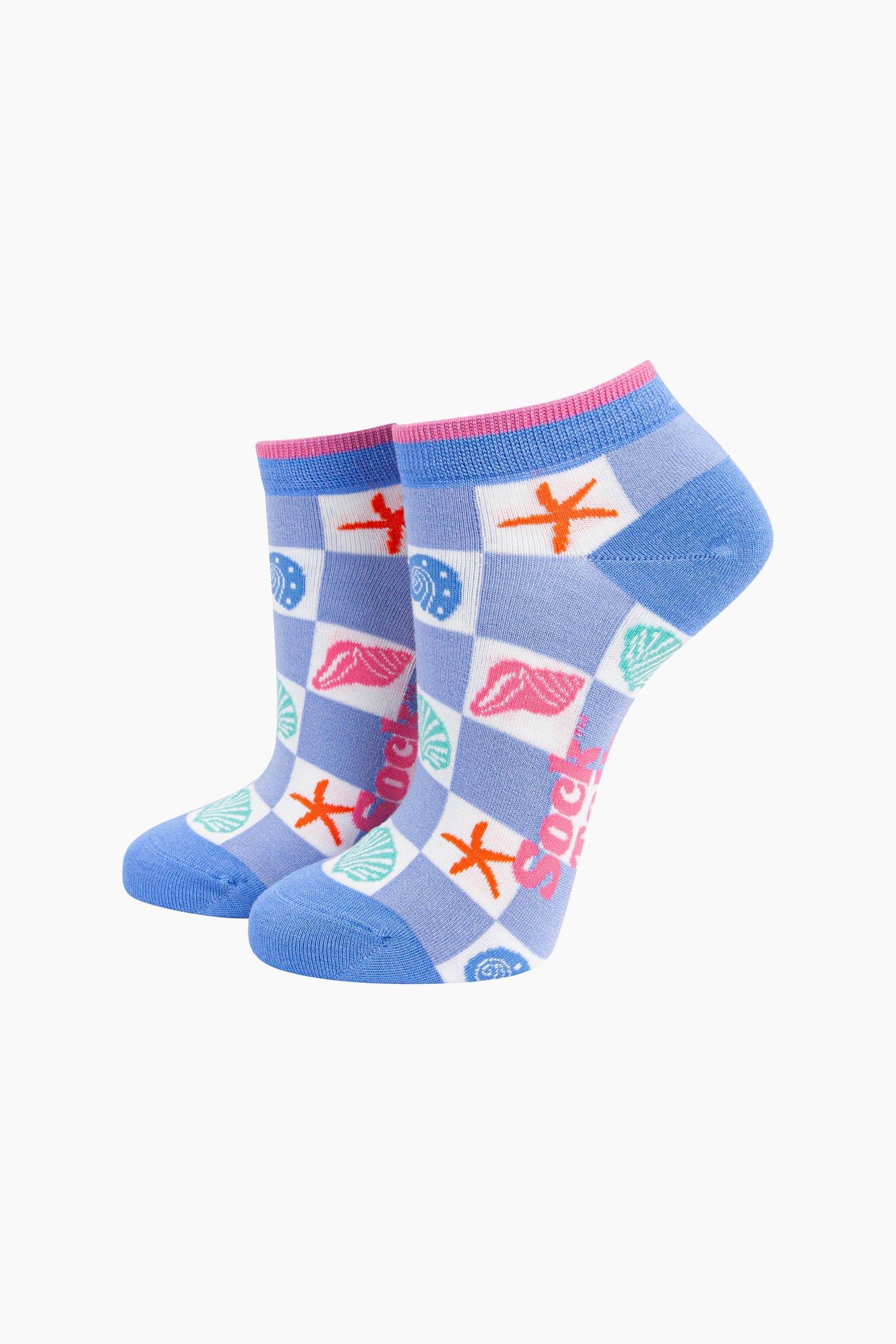 Seashell-Checkerboard-Bamboo-Trainer-Socks-in-Blue-Mannequin