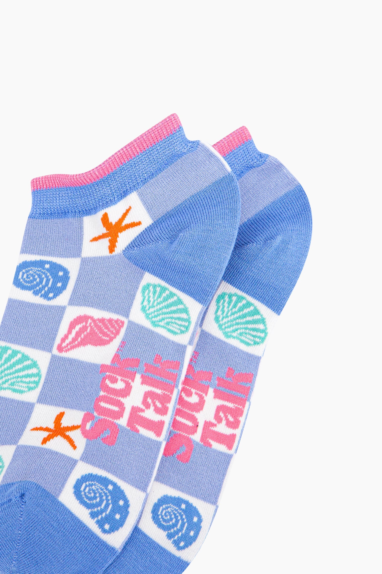 Seashell-Checkerboard-Bamboo-Trainer-Socks-in-Blue-Closeup