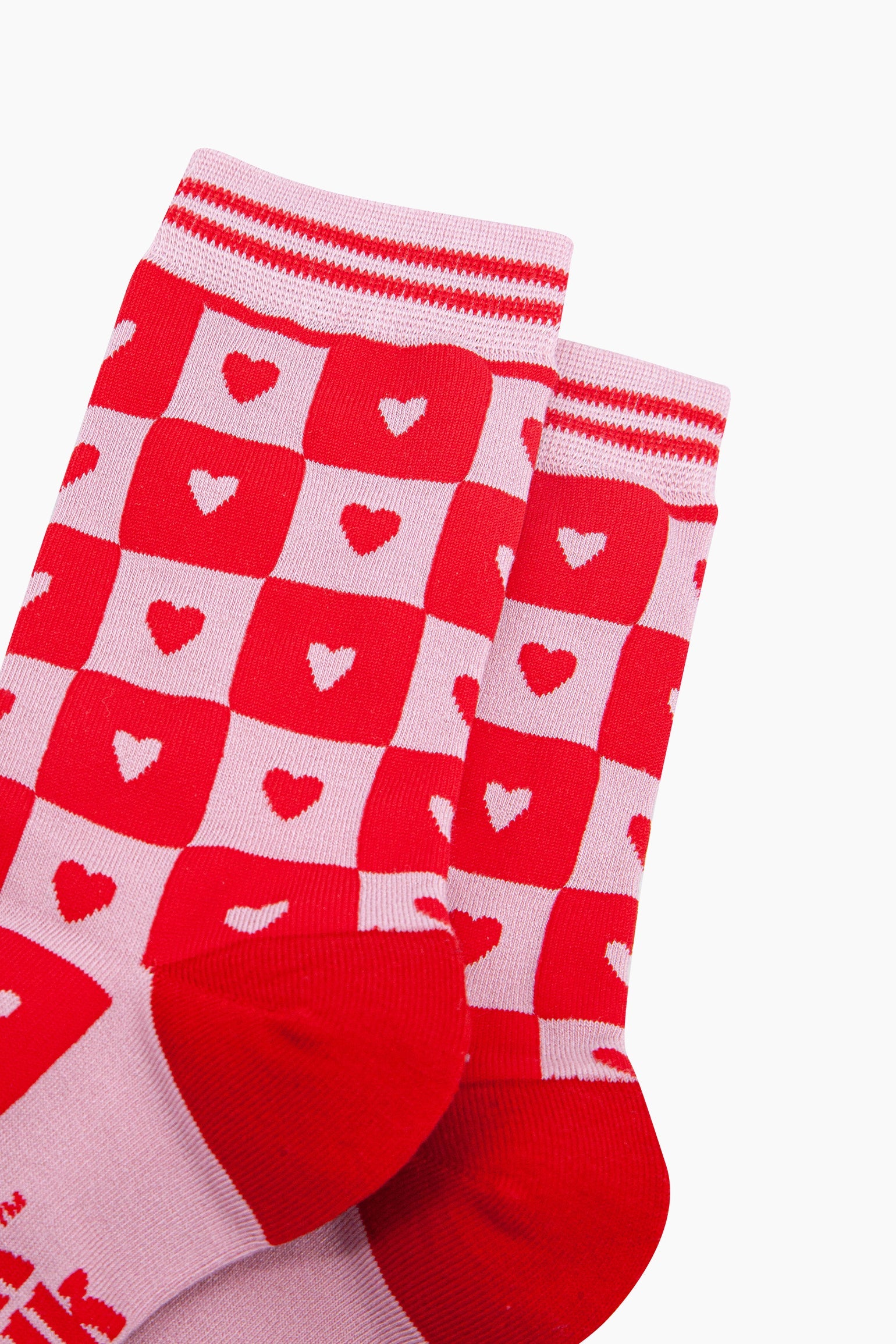 Heart-Checkerboard-Bamboo-Socks-in-Pink/Red-Closeup