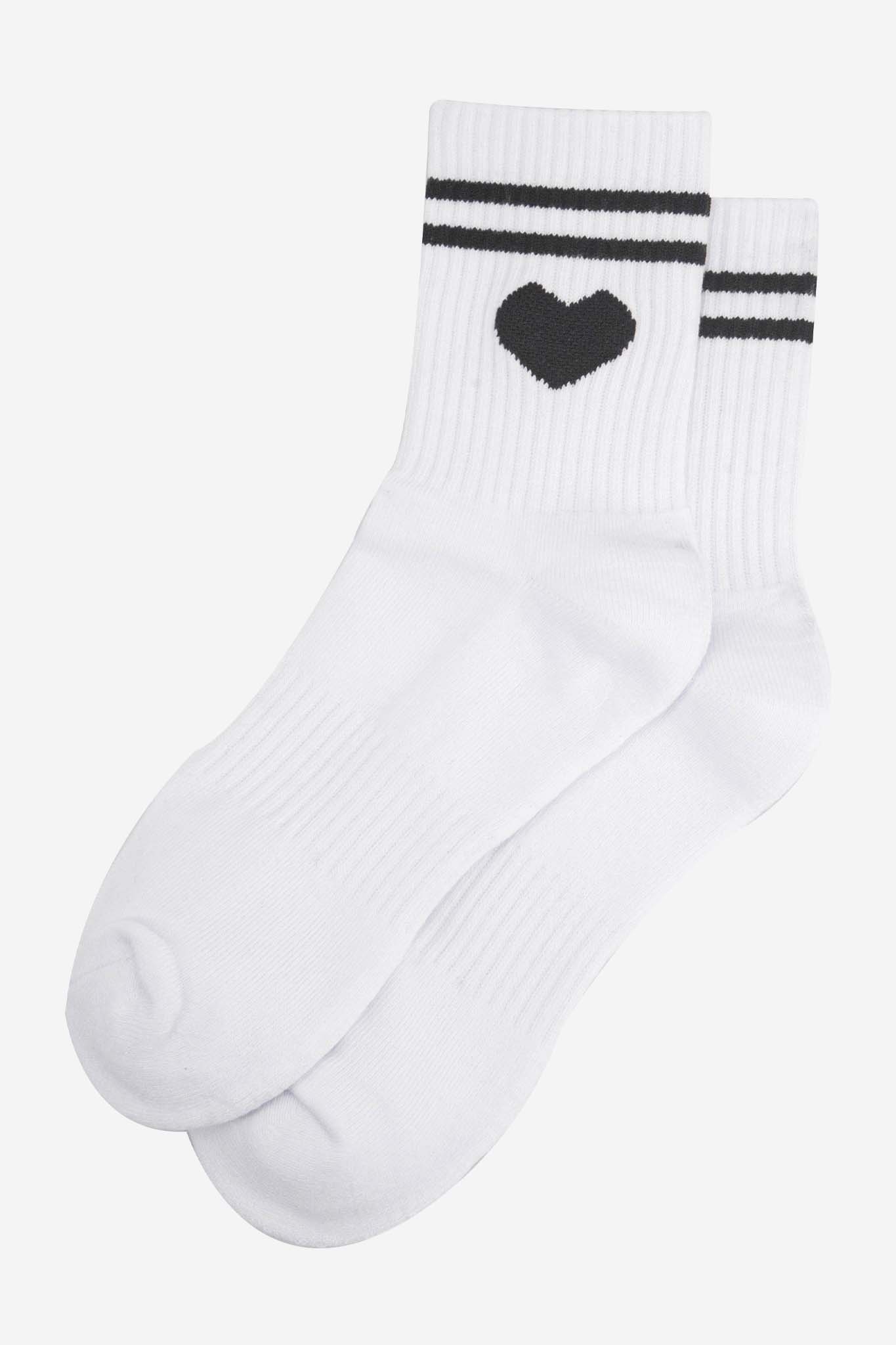 womens-sporty-socks-white-heart-laying-flat