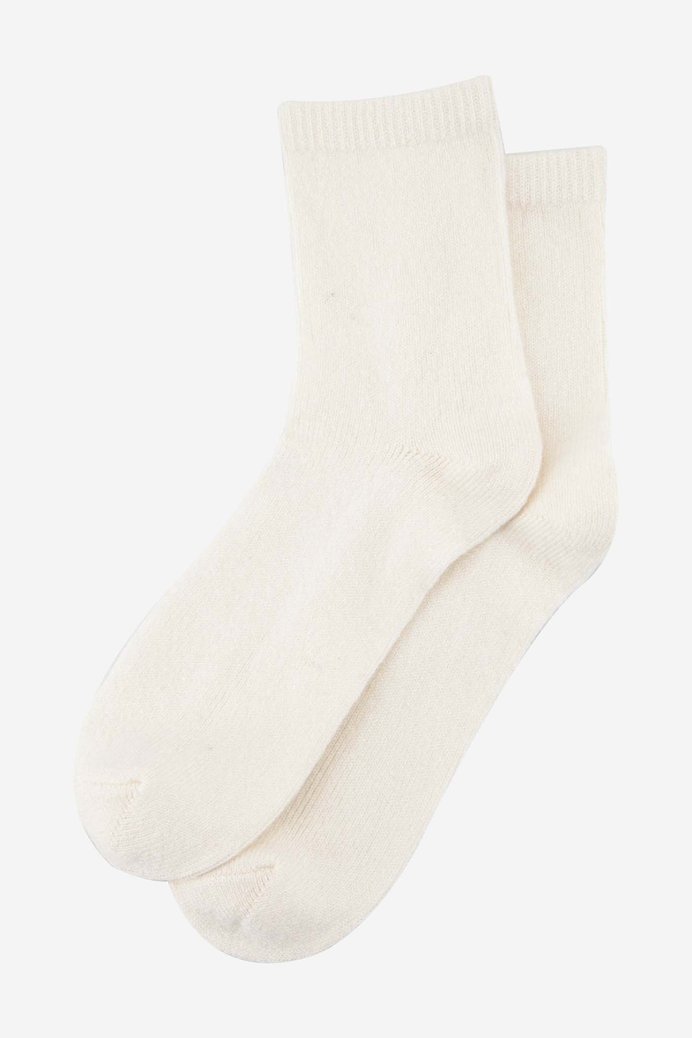 womens-cashmere-socks-ankle-socks-cream-cashmere-laying-flat