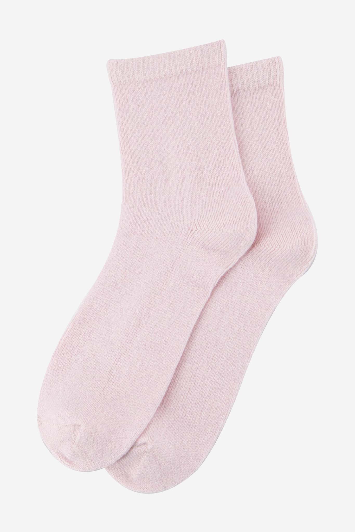 womens-cashmere-socks-ankle-socks-light-pink-cashmere-laying-flat