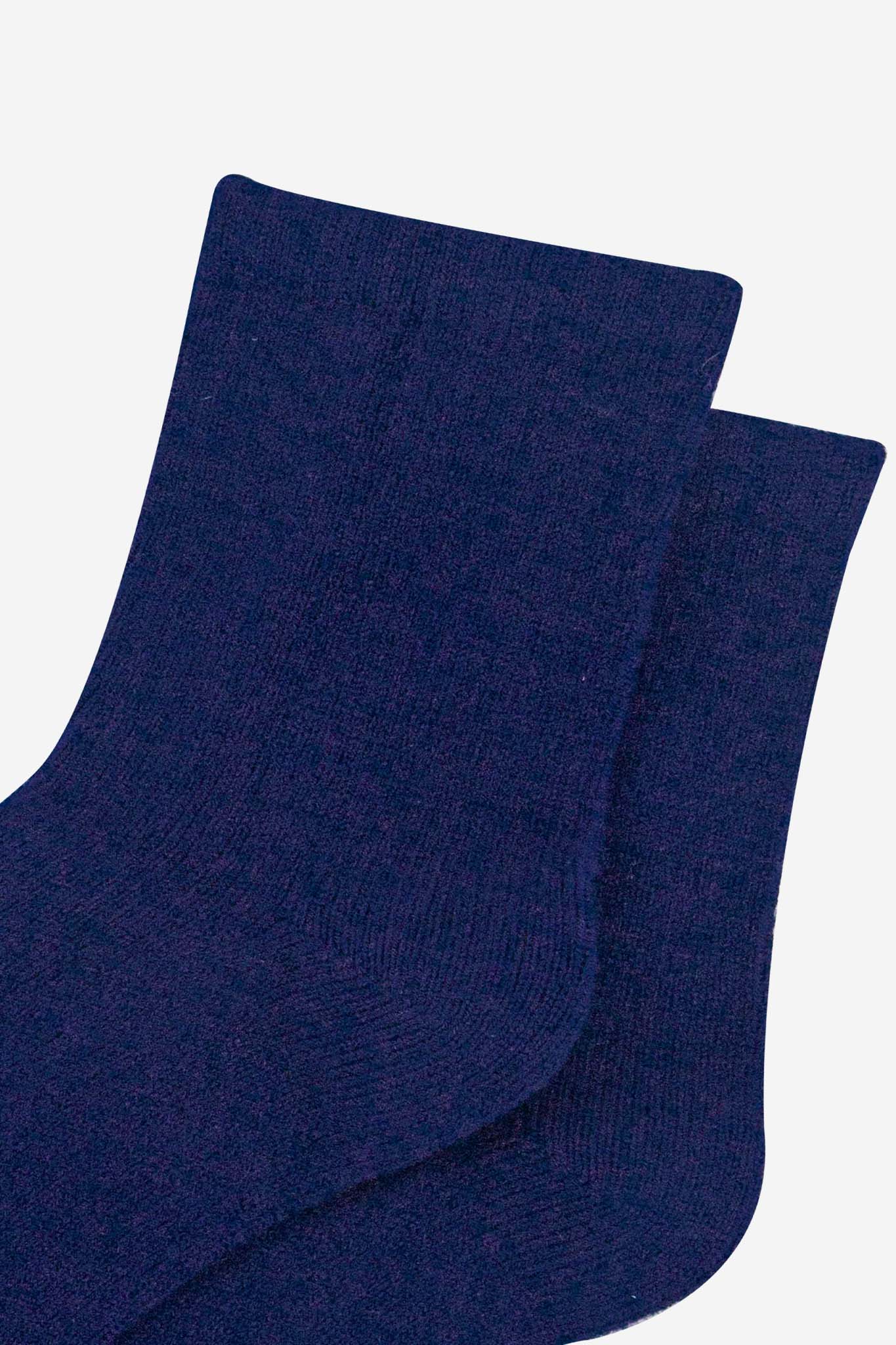 womens-cashmere-socks-ankle-socks-navy-blue-cashmere-close-up