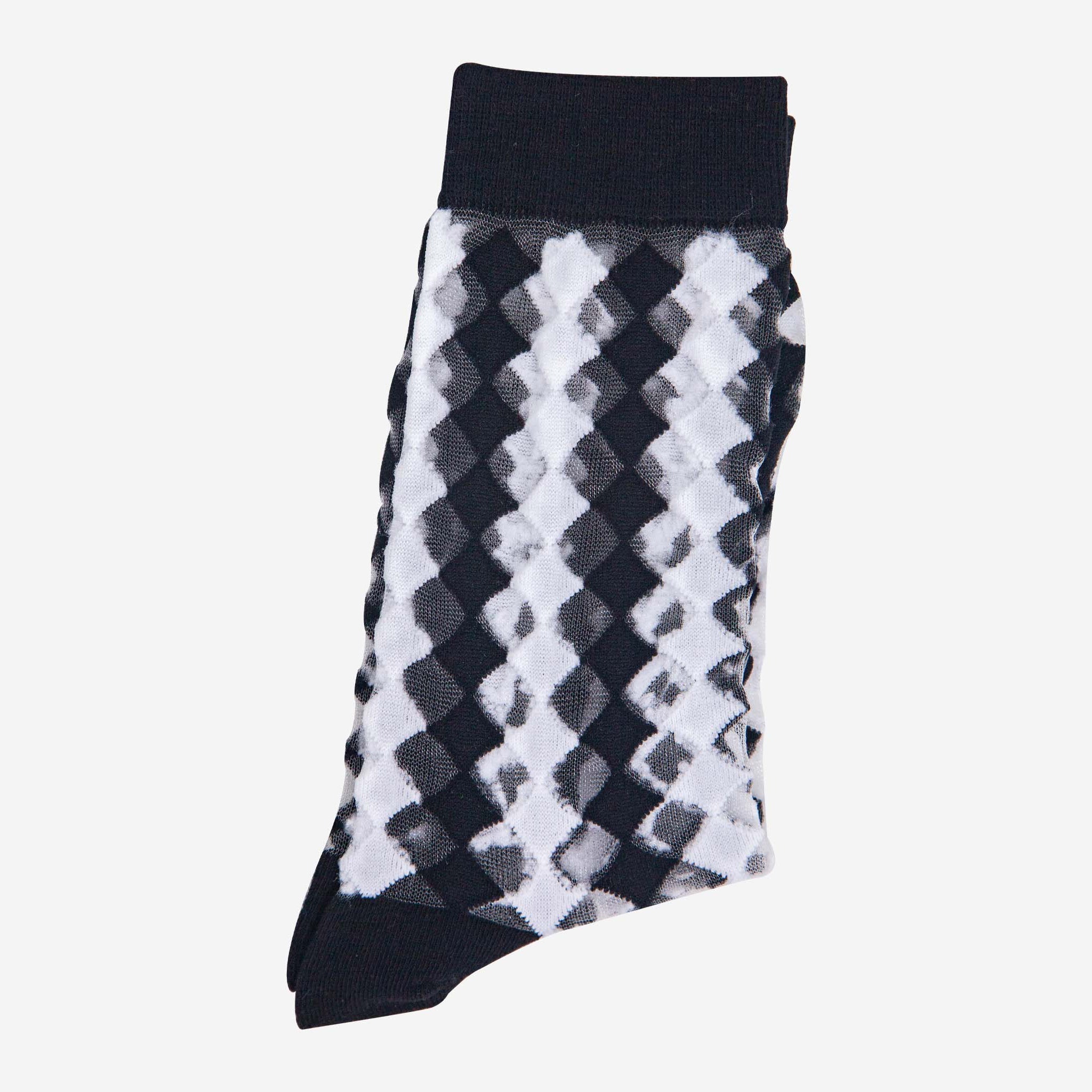 womens-sheer-ankle-socks-black-white-diamond-folded-close-up-transparent
