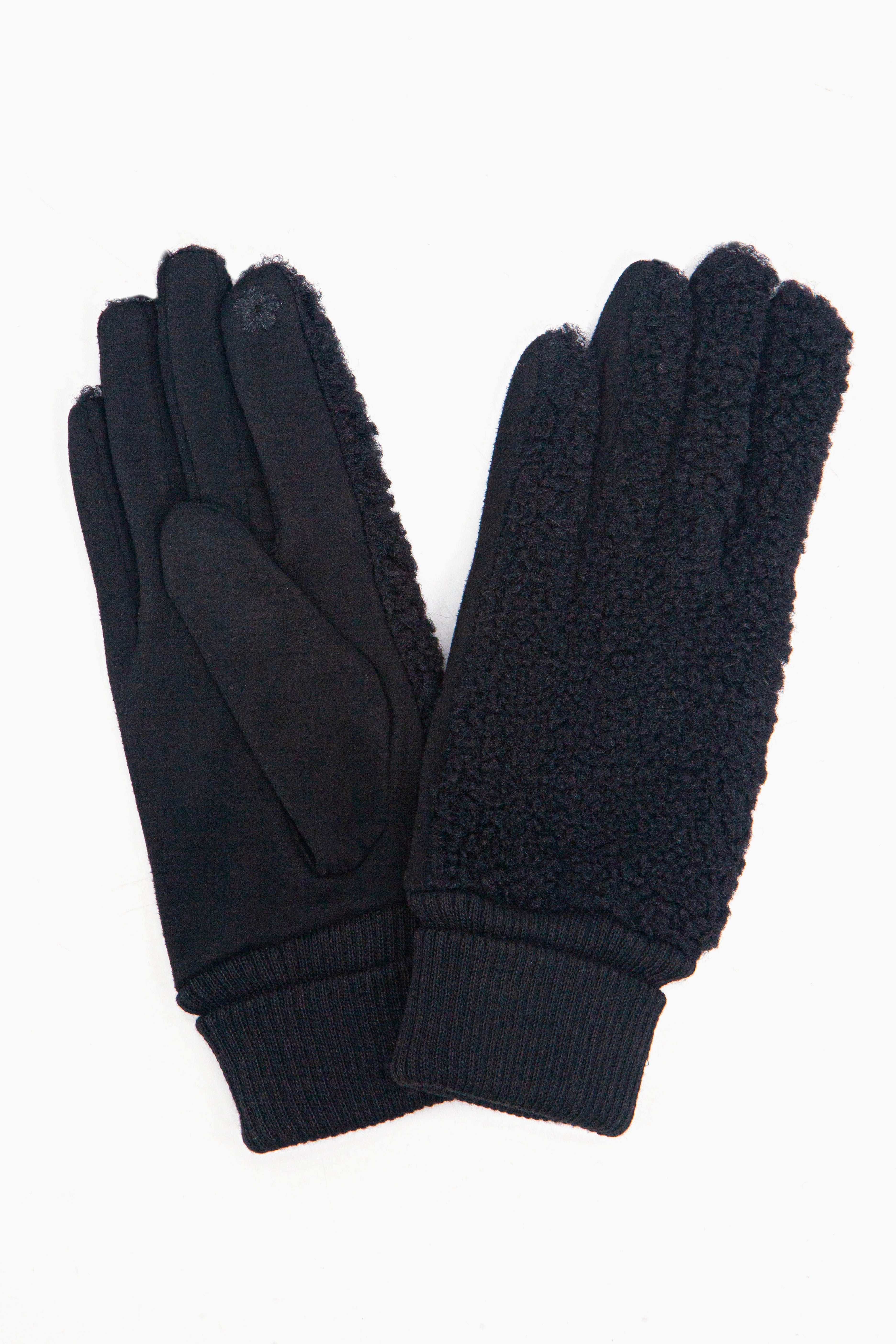 winnie-black-borg-fleece-gloves-close-up