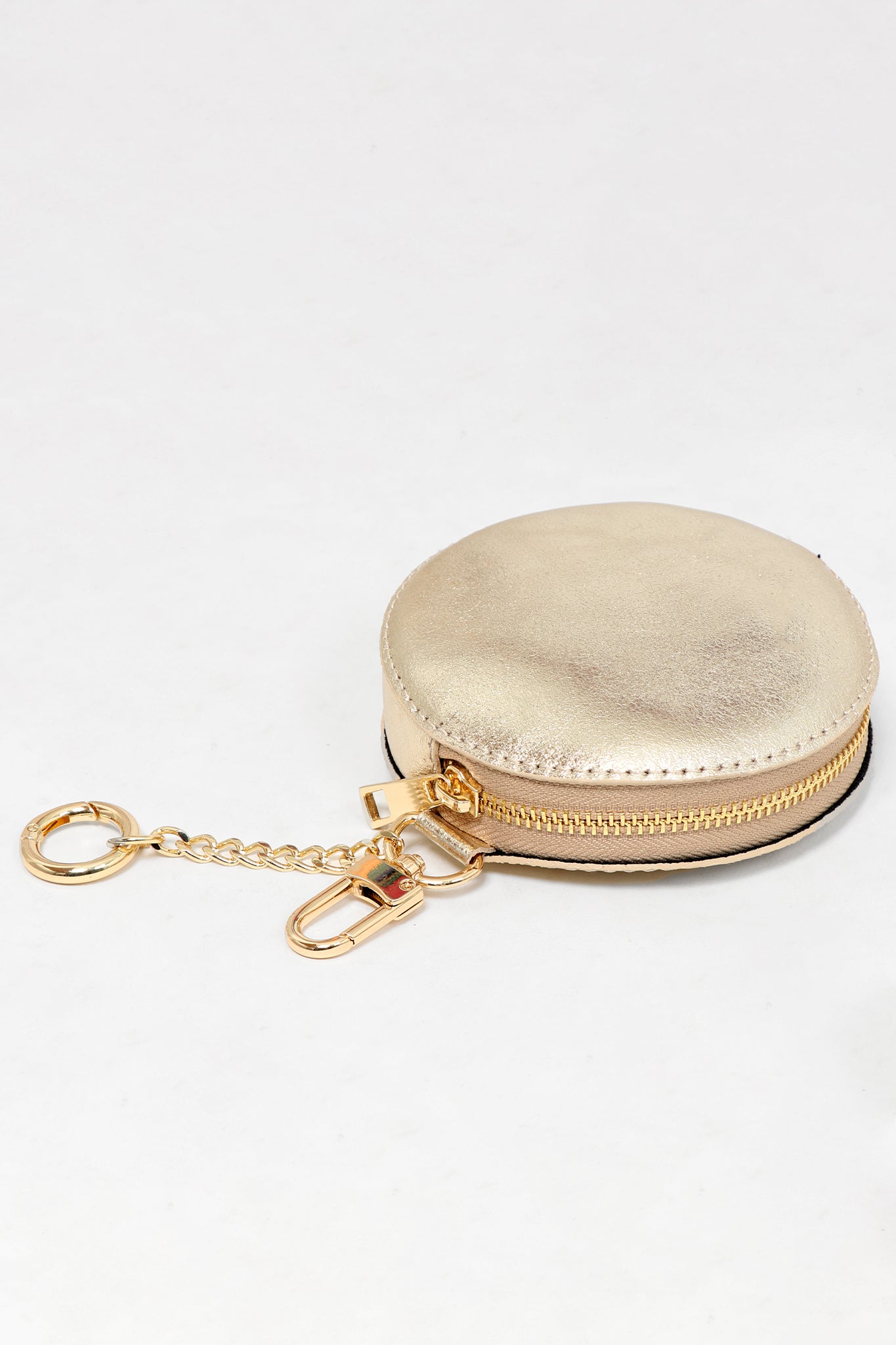 close up of the double keyring attachment