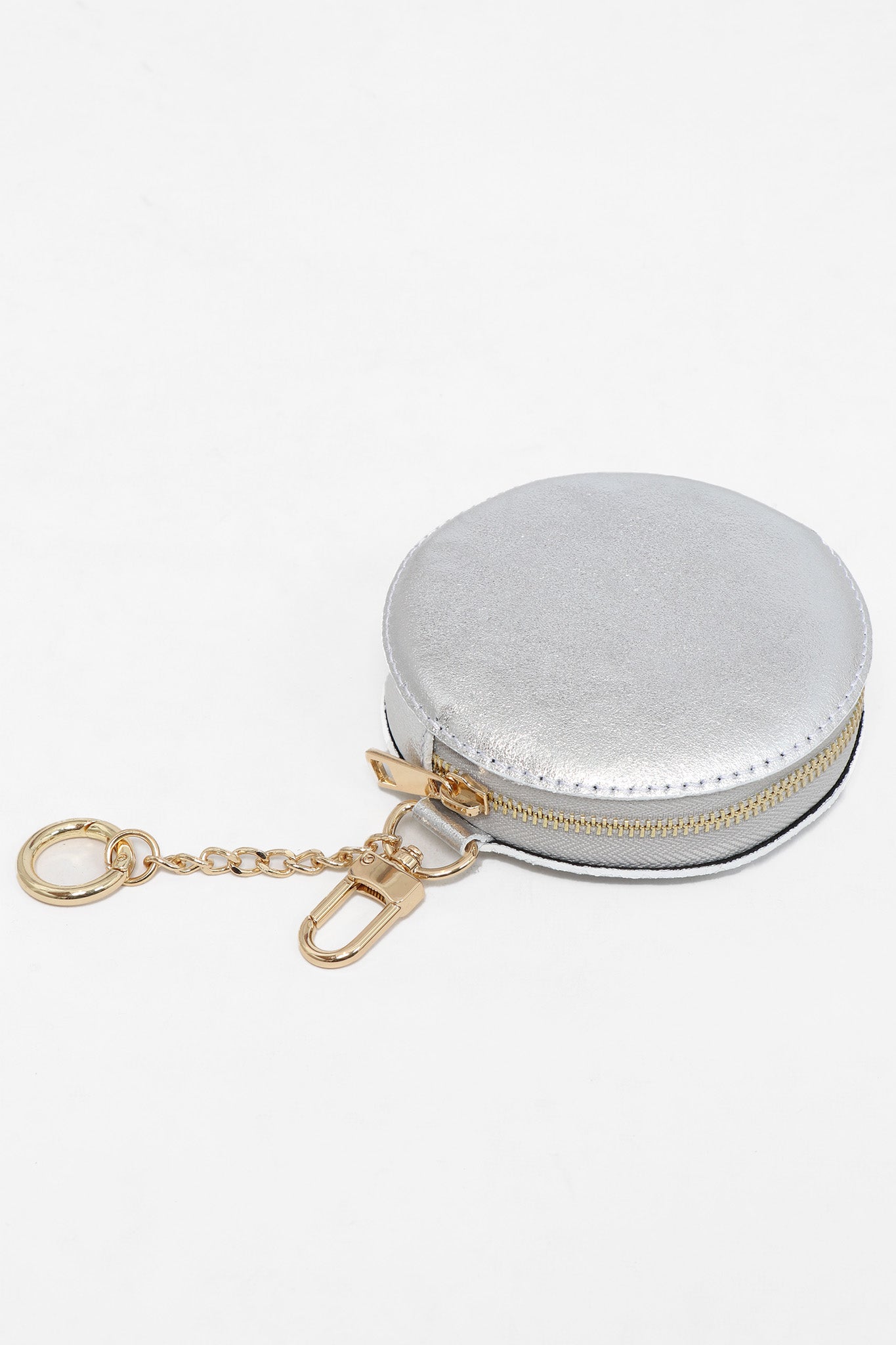 close up of the two key ring attachments