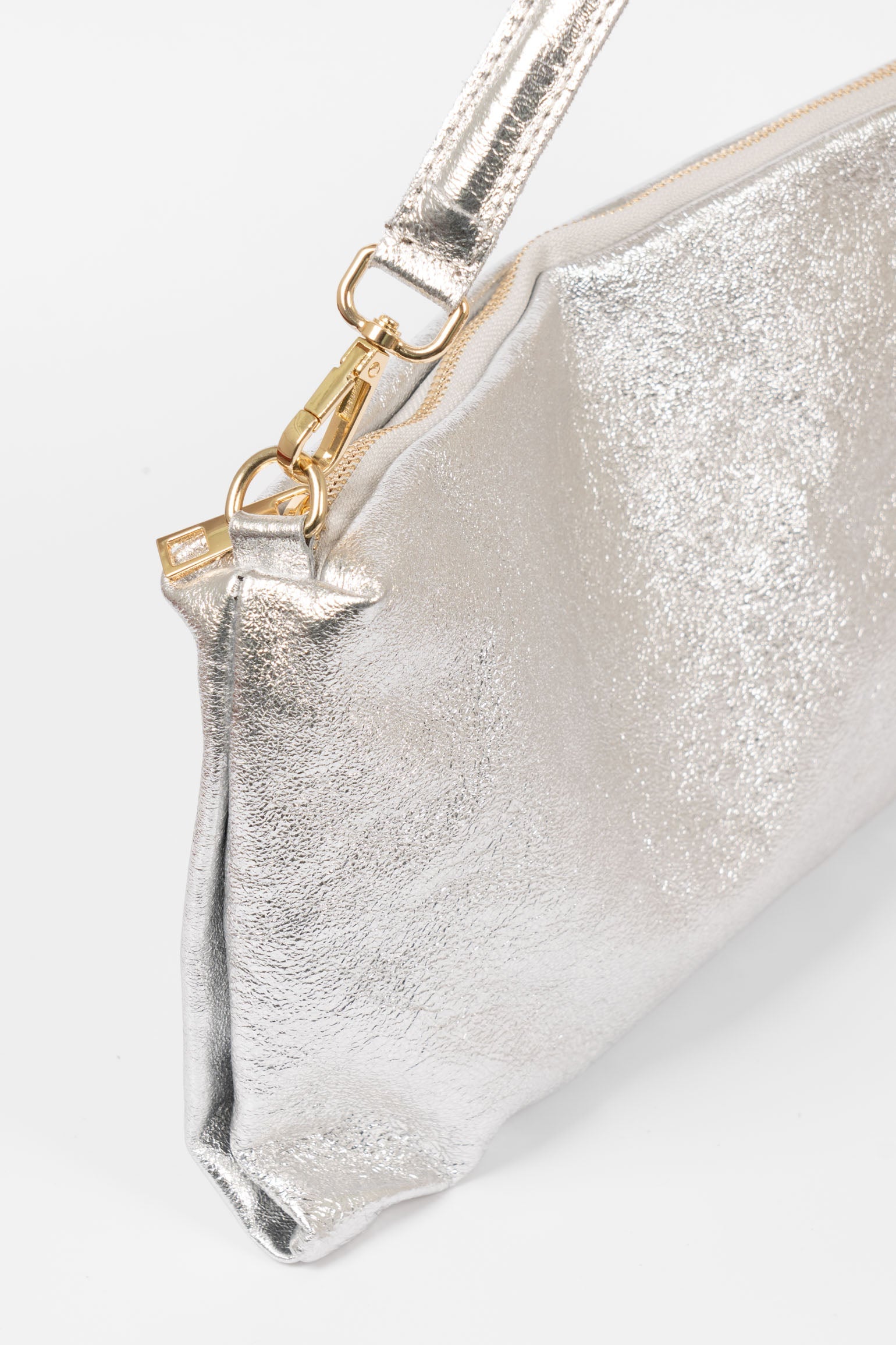 sierra-italian-leather-shoulder-bag-silver-metallic-close-up