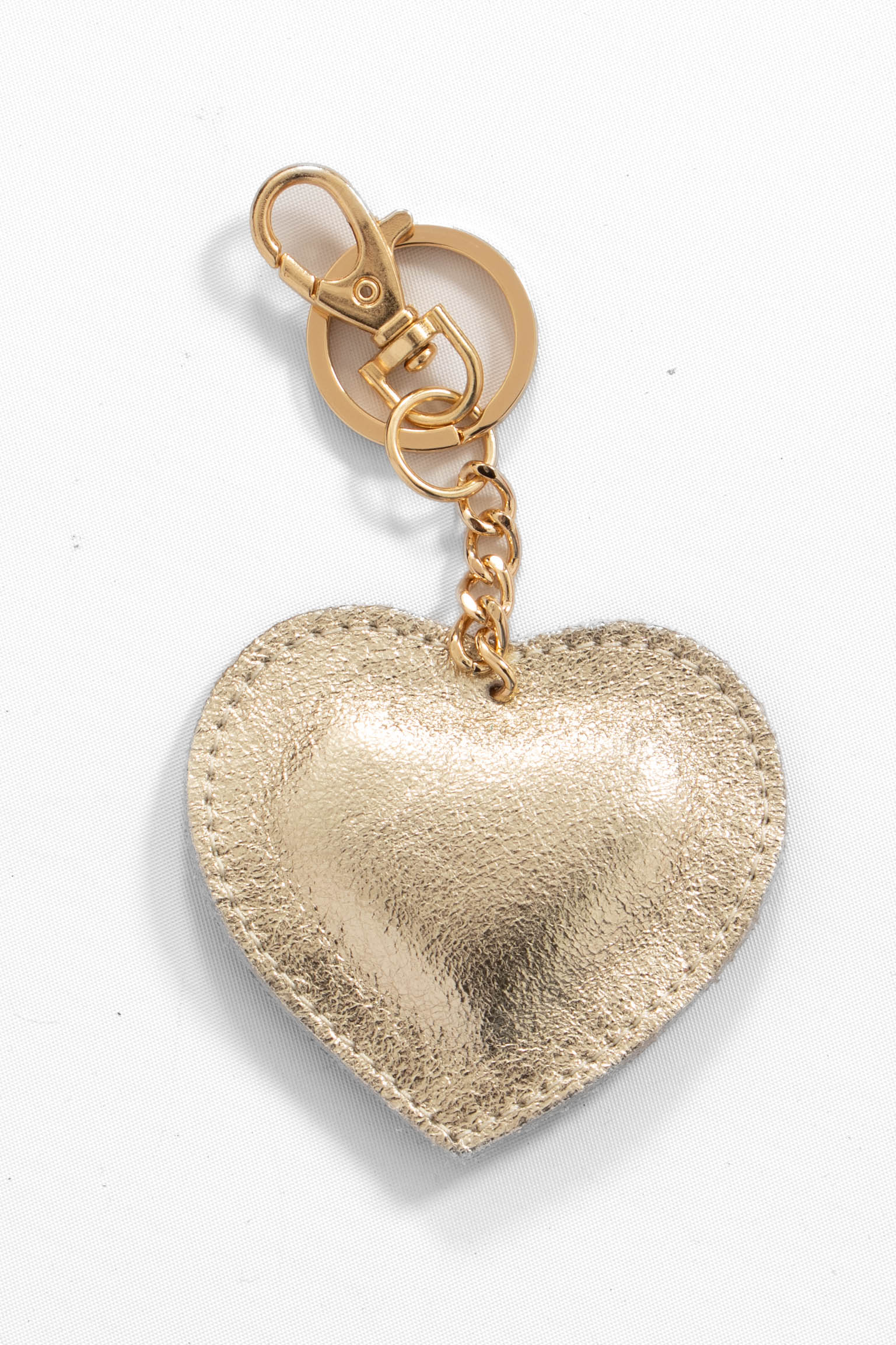valentina-italian-leather-love-heart-keyring-gold-metallic-close-up