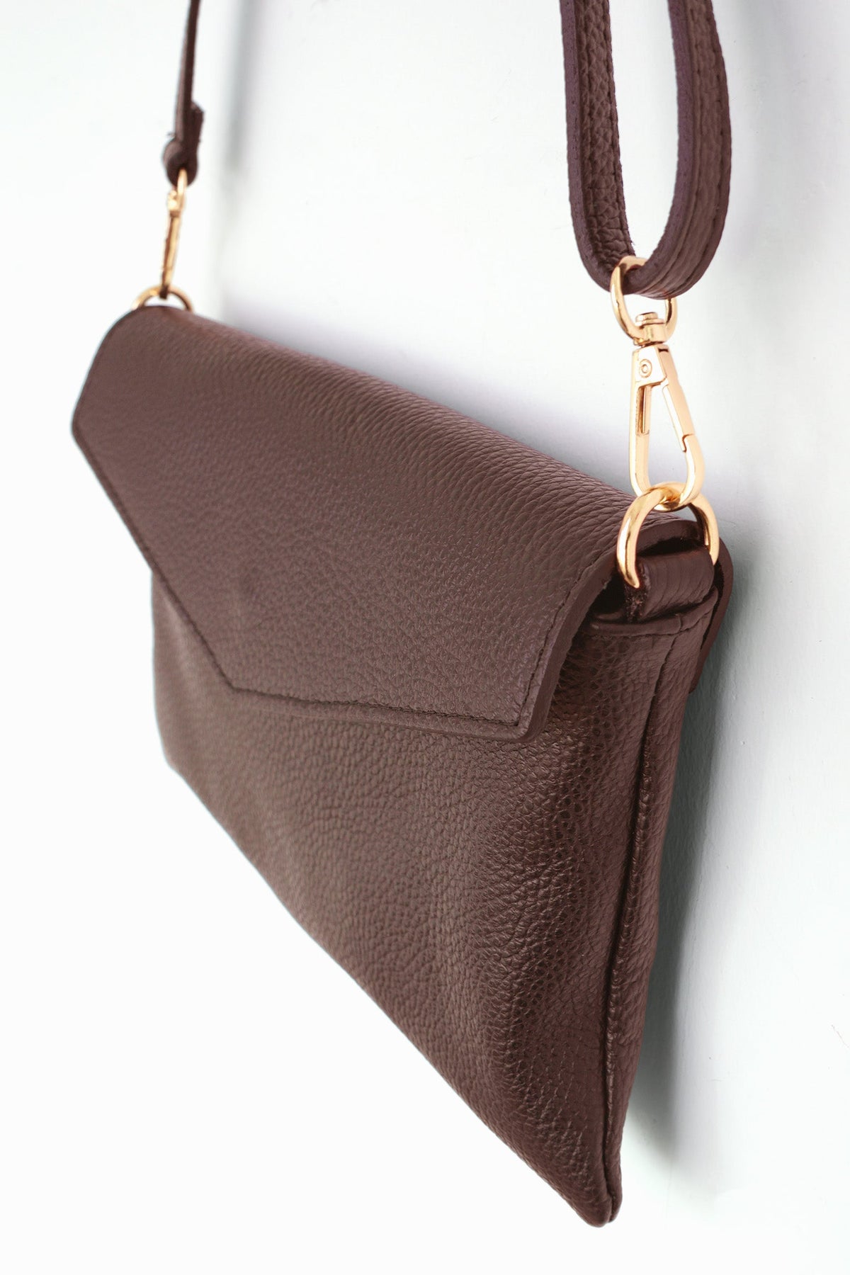 italian-leather-envelope-clutch-bag-chocolate-closeup-front