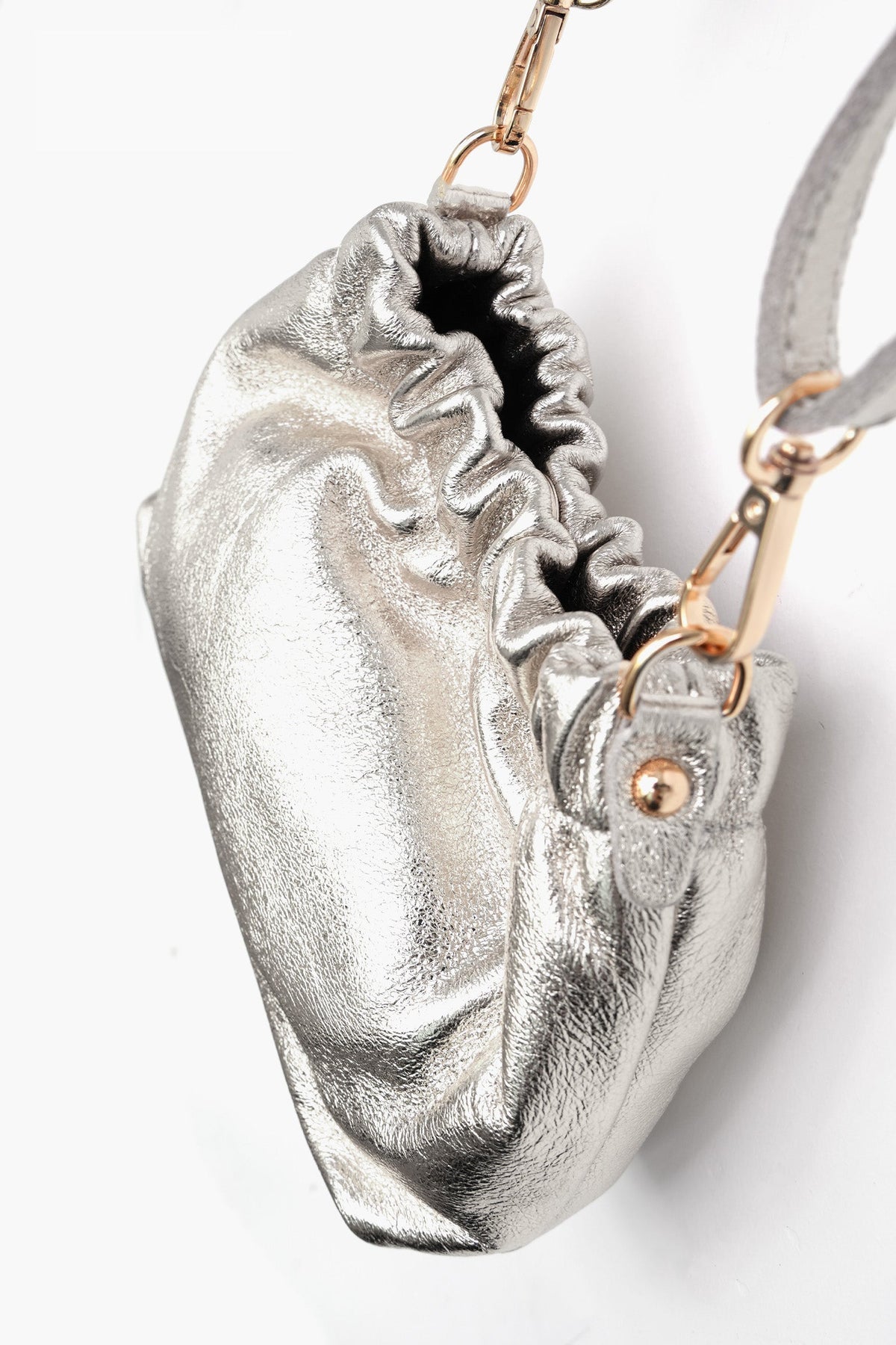 italian-leather-pouch-clutch-bag-silver-closeup