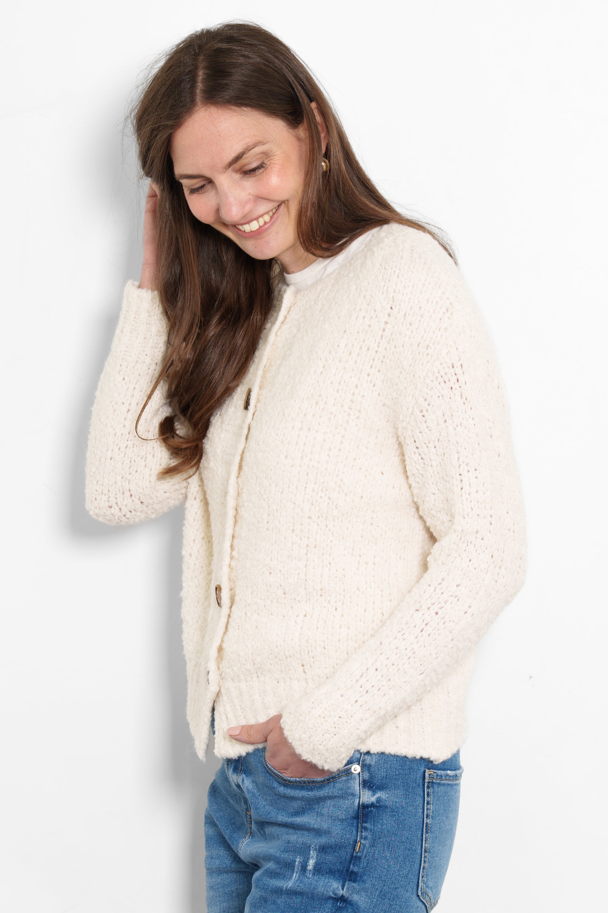 collins-wool-blend-cardigan-cream-boucle-model-styled-casual-jeans