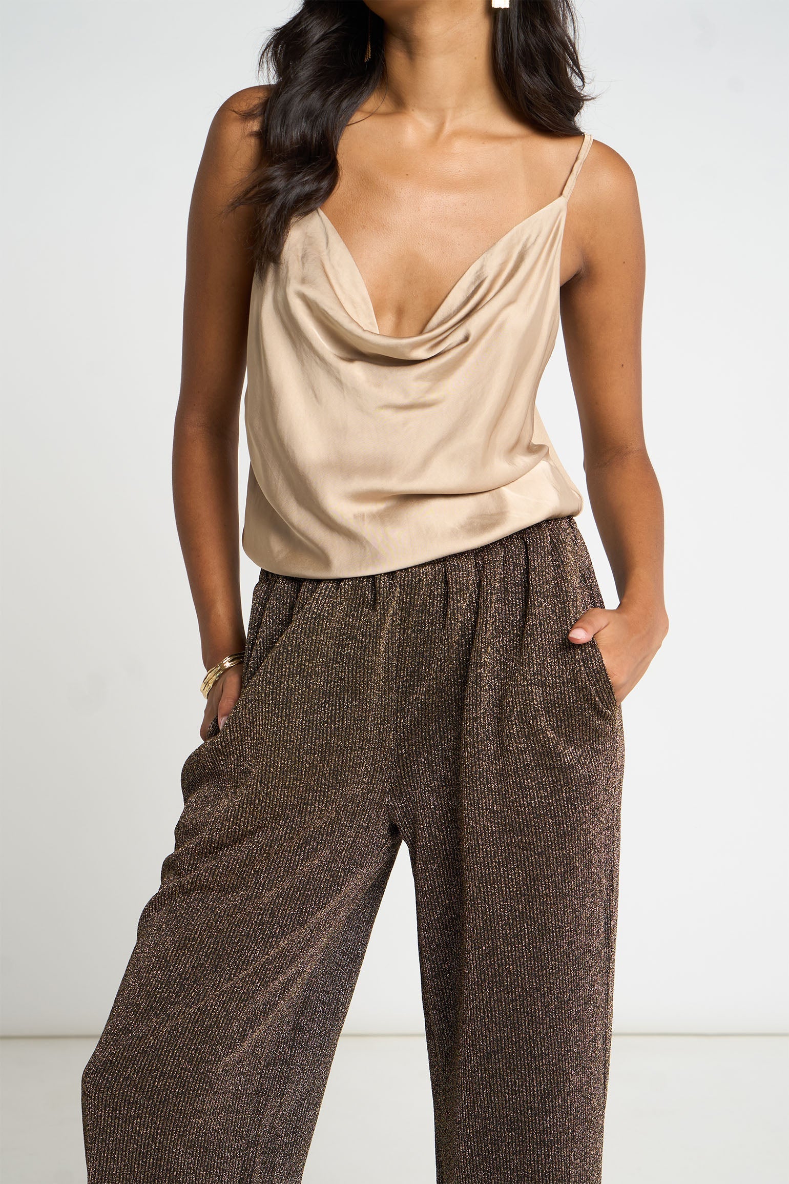 wide-leg-metallic-trousers-metallic-pleats