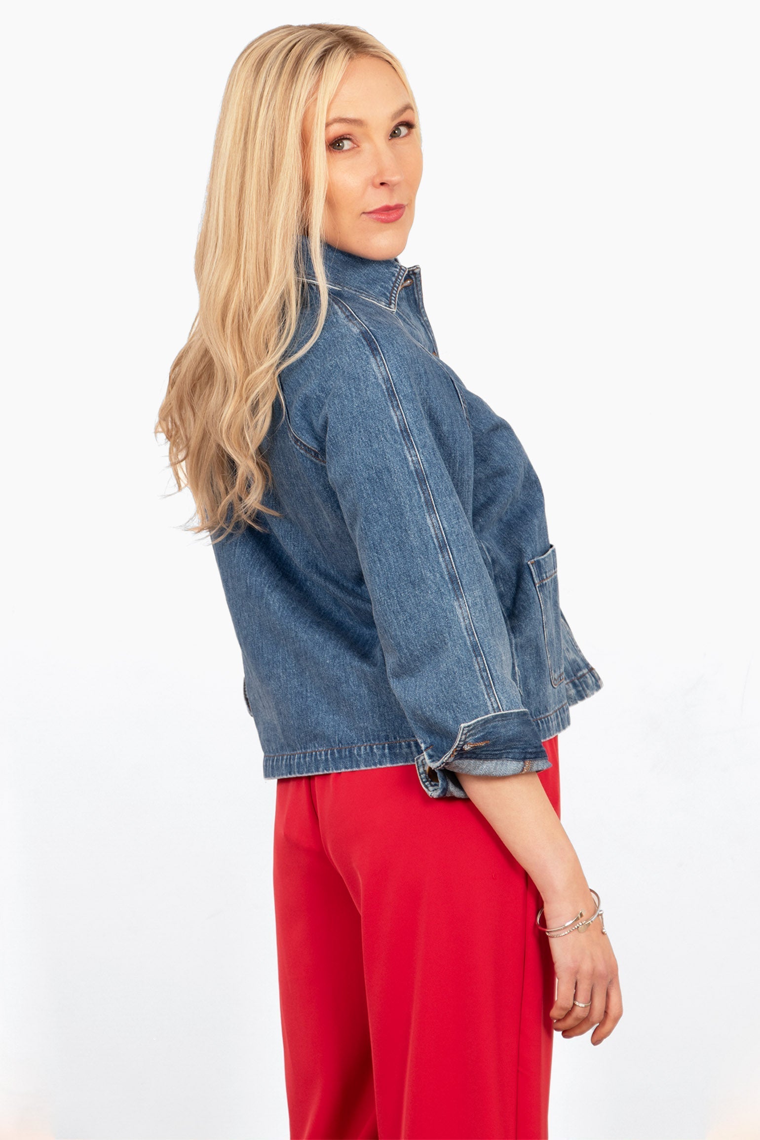 shiloh-box-jacket-blue-denim-side-view-rolled-up-sleeves