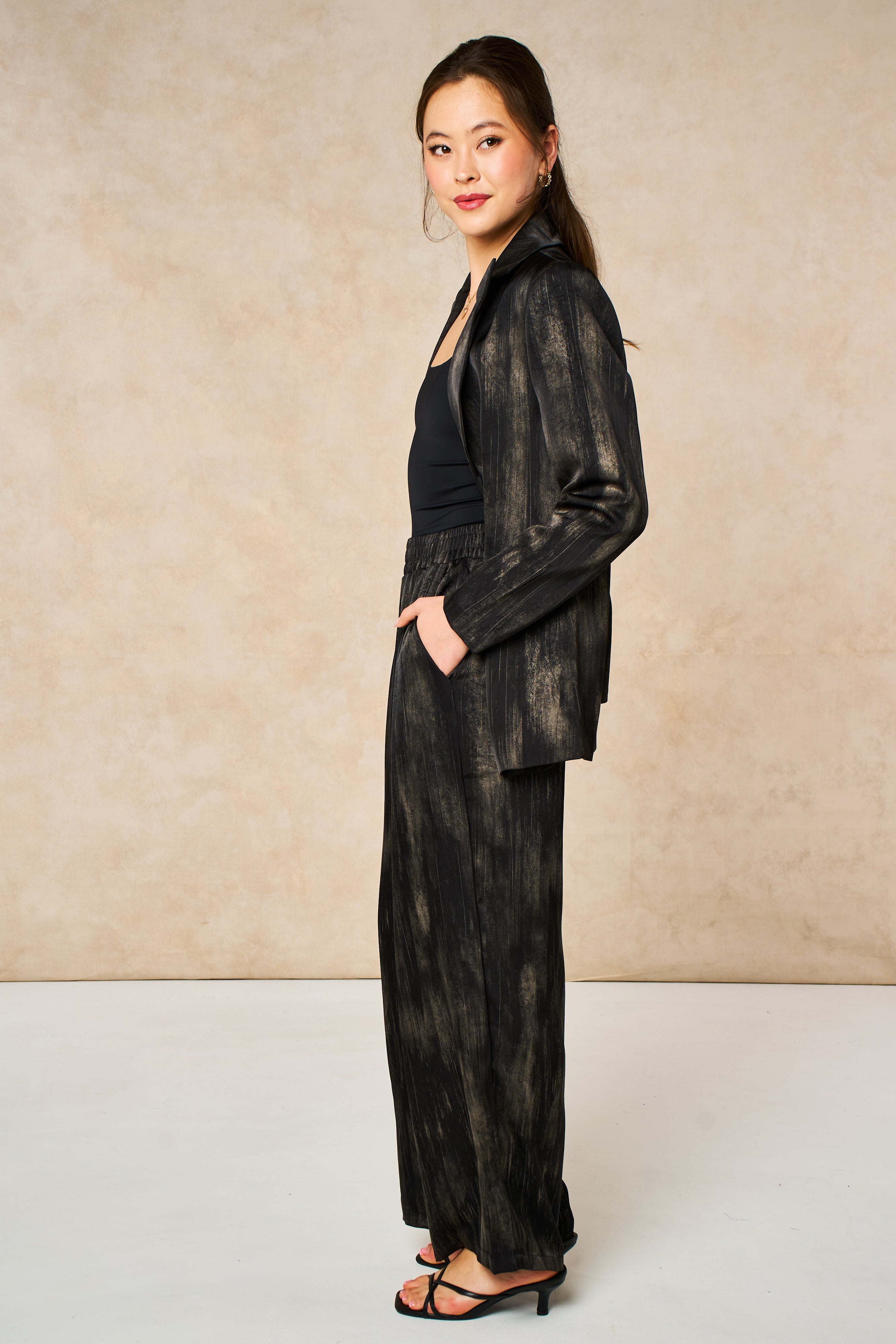 tatum-boyfriend-blazer-black-gold-metallic-brushstroke-carter-wide-leg-trousers-metallic-brushstroke-matching-set-suit
