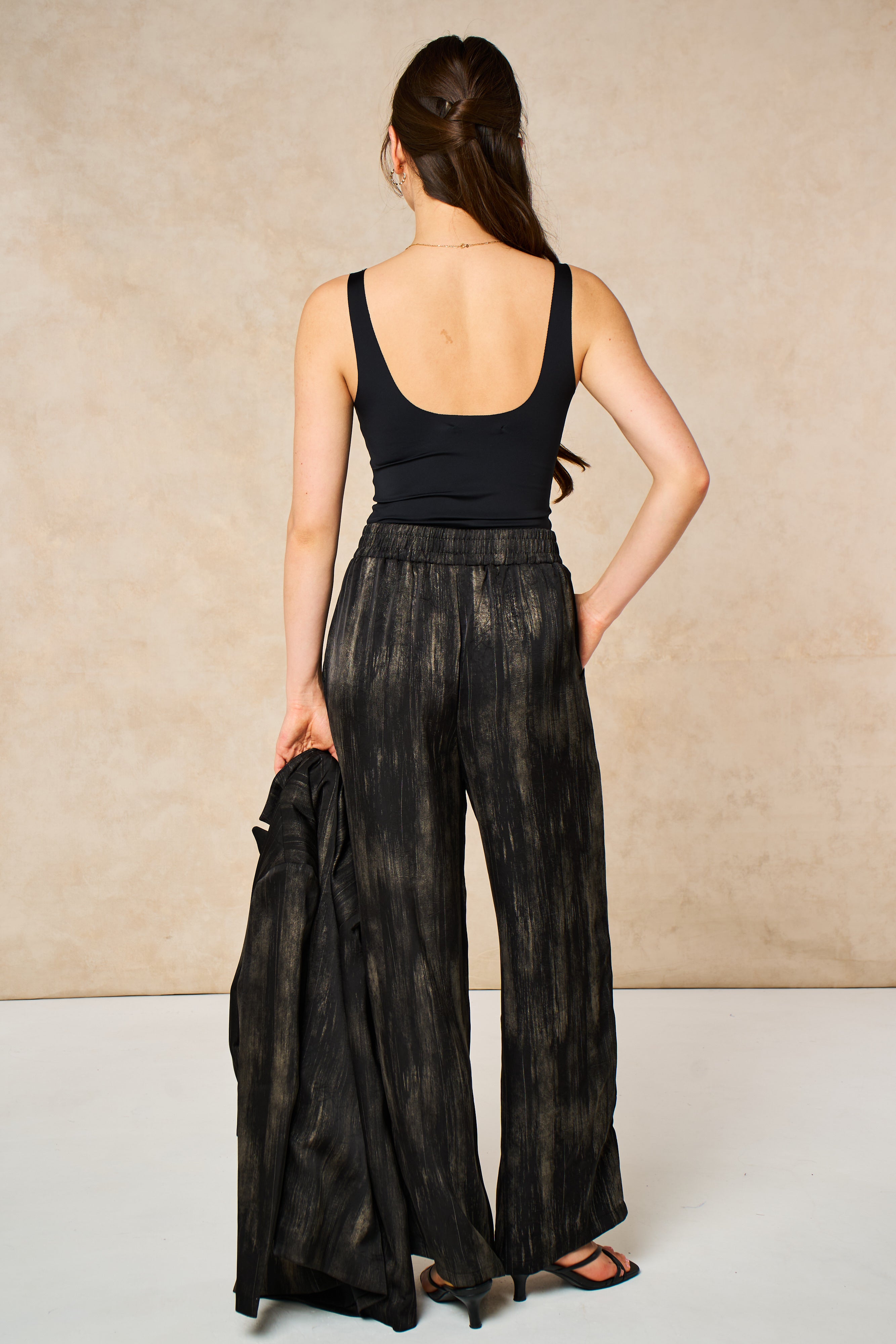 tatum-boyfriend-blazer-black-gold-metallic-brushstroke-carter-wide-leg-trousers-metallic-brushstroke-matching-set-suit