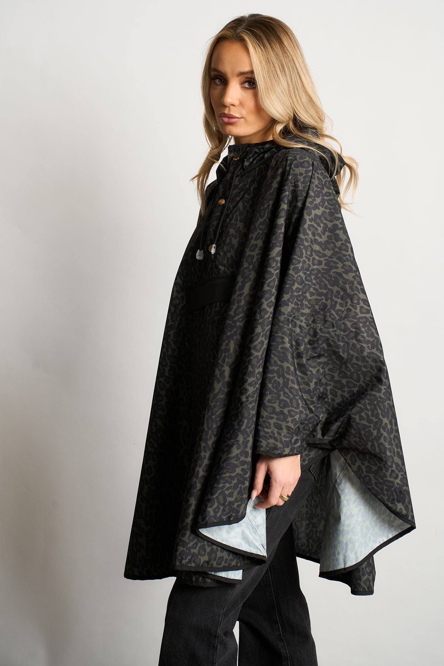 aspen-rain-poncho-khaki-black-leopard-print