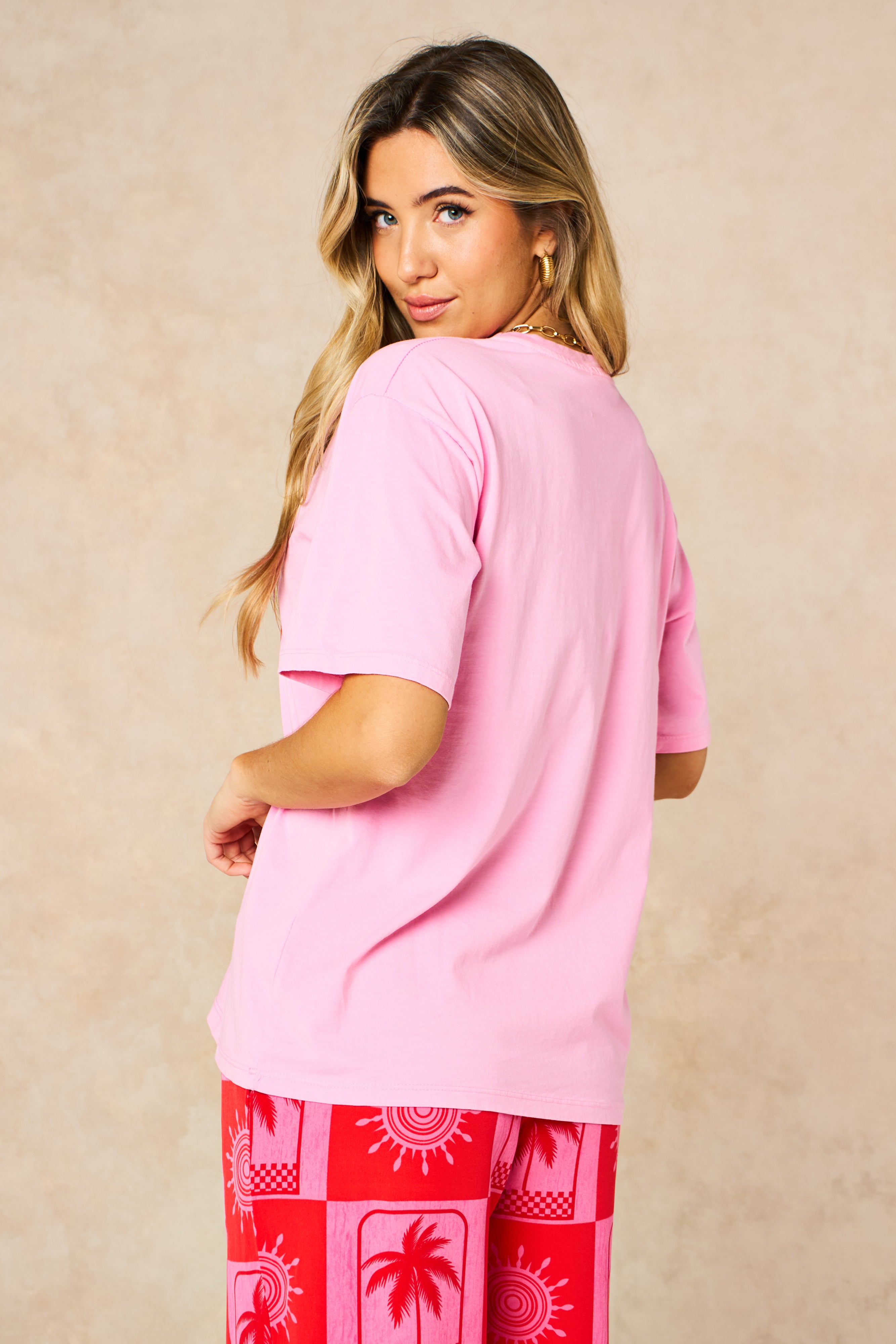cotton-t-shirt-hot-pink-orange-capri-logo