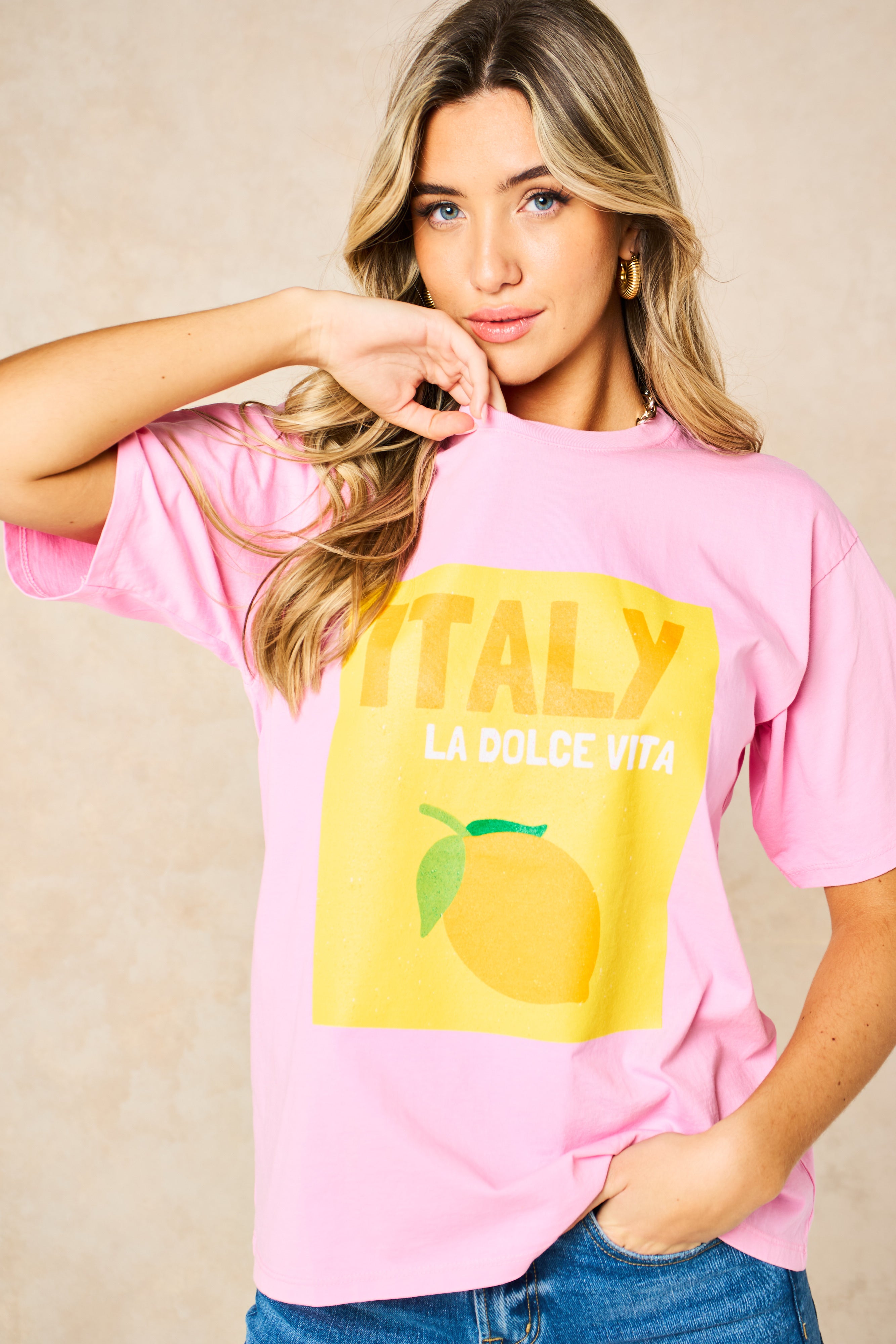cotton-t-shirt-light-pink-yellow-italy-la-dolce-vita-logo