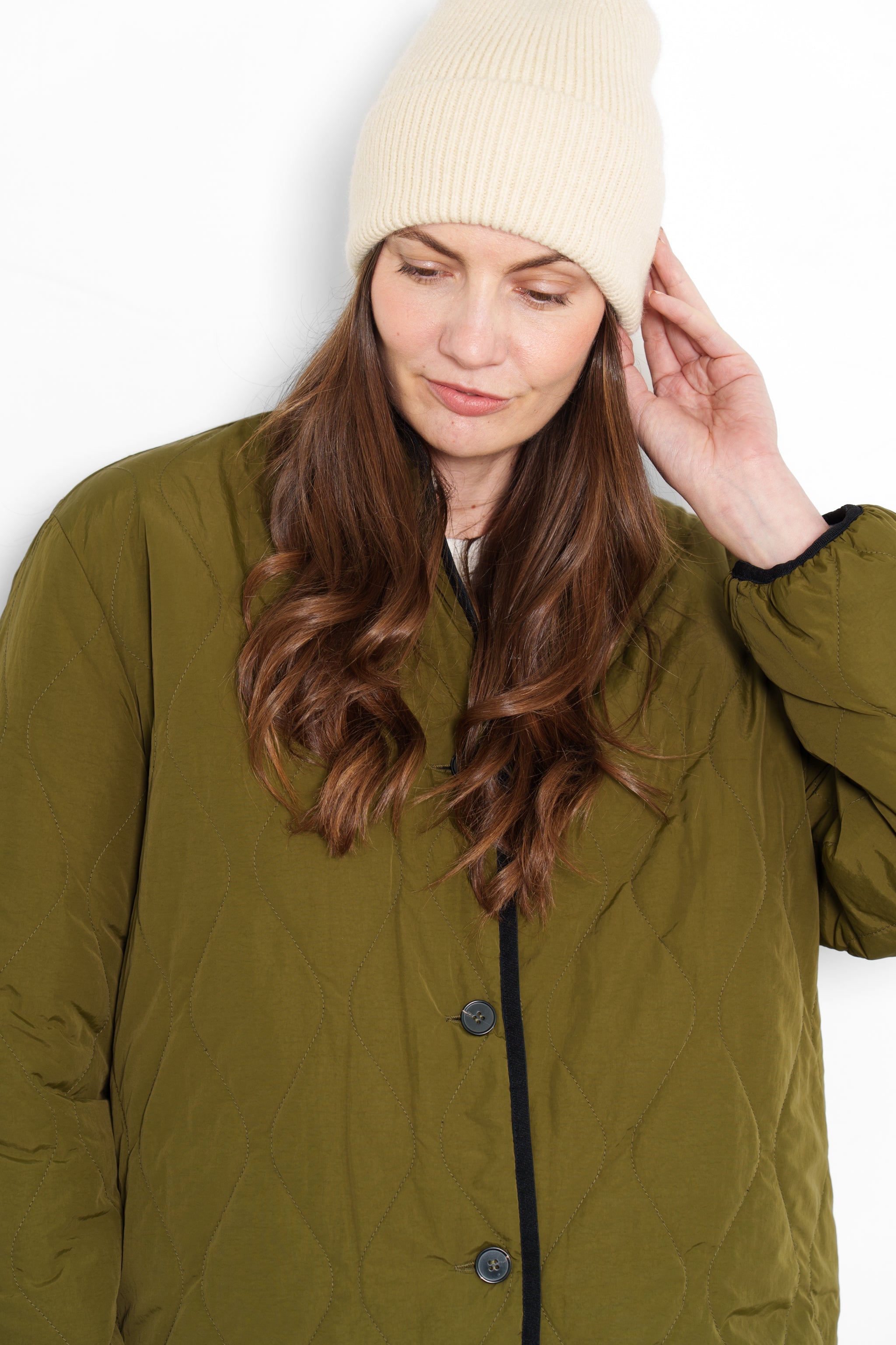 connie-reversible-jacket-khaki-cream-borg-close-up-buttons