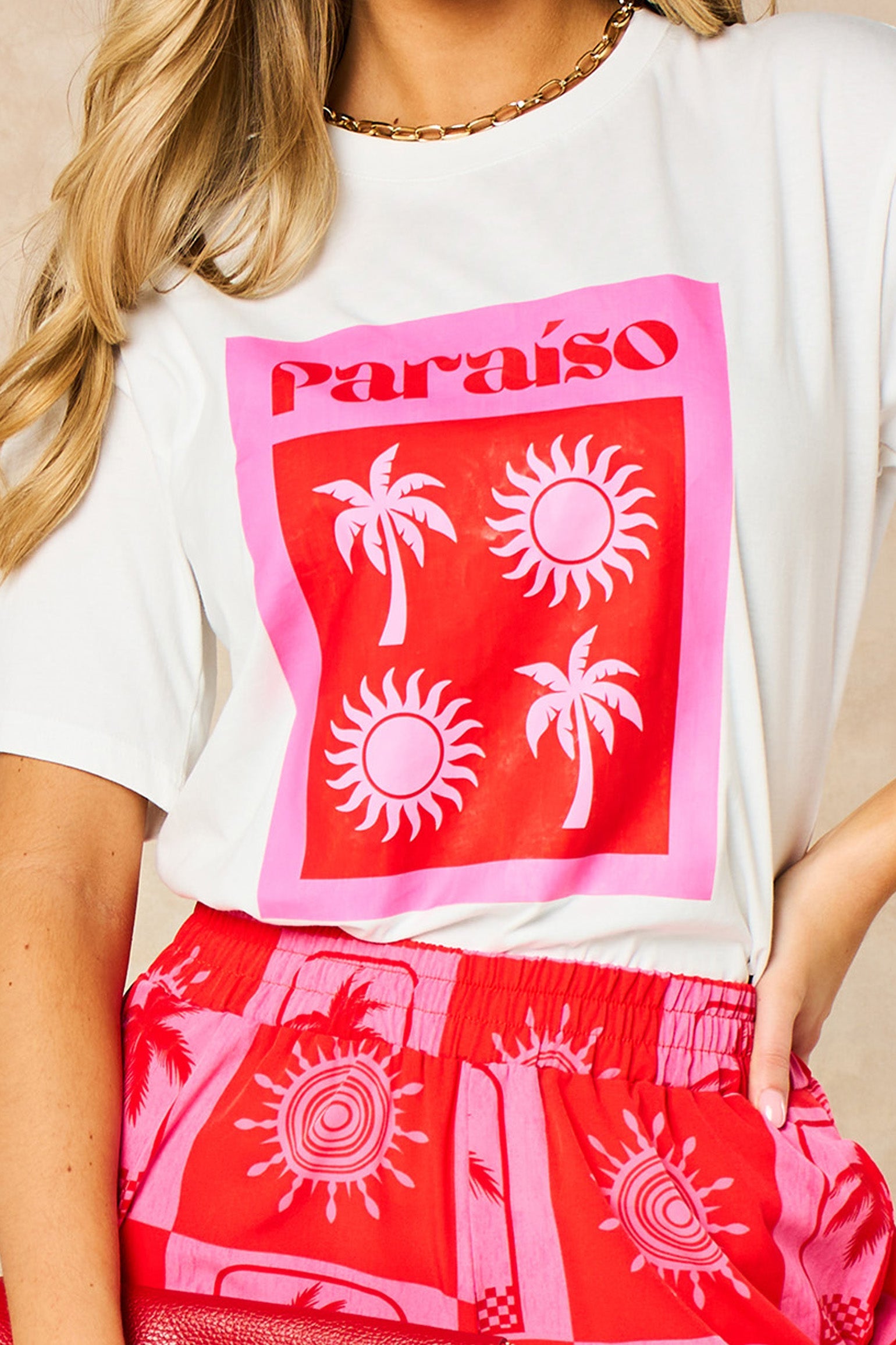 Paraiso-Short-Sleeve-Cotton-T-Shirt-in-White/Pink-Close-Up