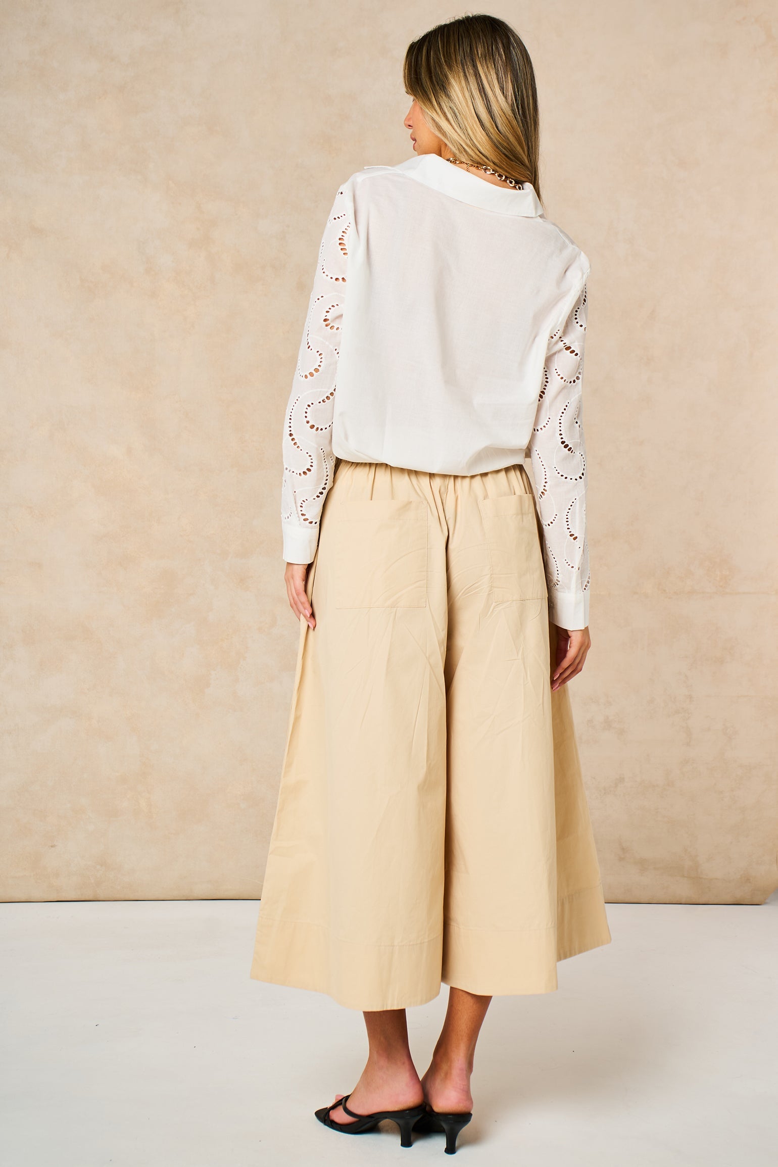 Cropped-Wide-Leg-Cotton-Trousers-in-Beige-Back