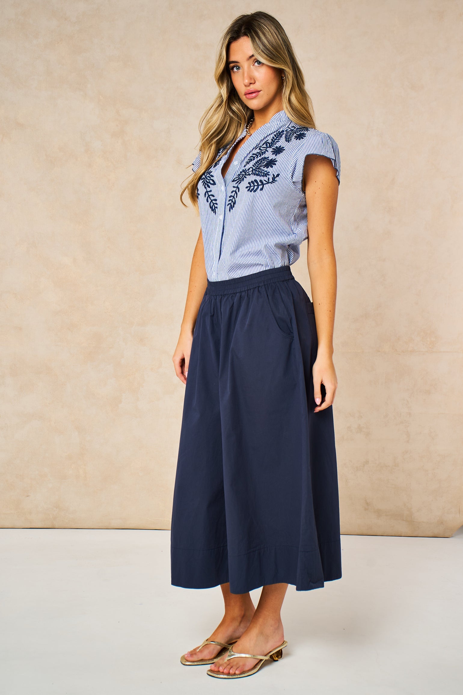 Cropped-Wide-Leg-Cotton-Trousers-in-Navy-Blue-Side
