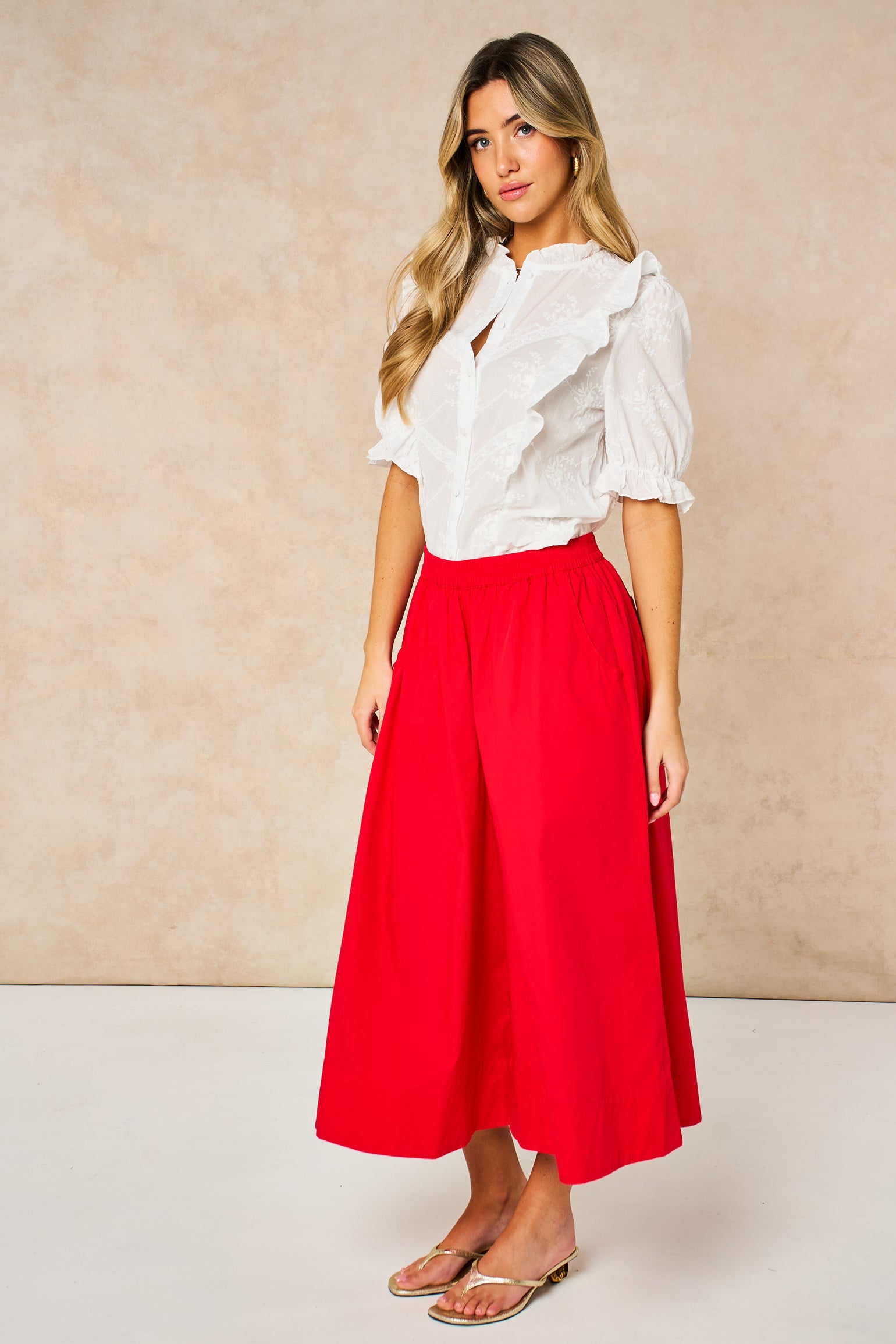 Cropped-Wide-Leg-Cotton-Trousers-in-Red-Side