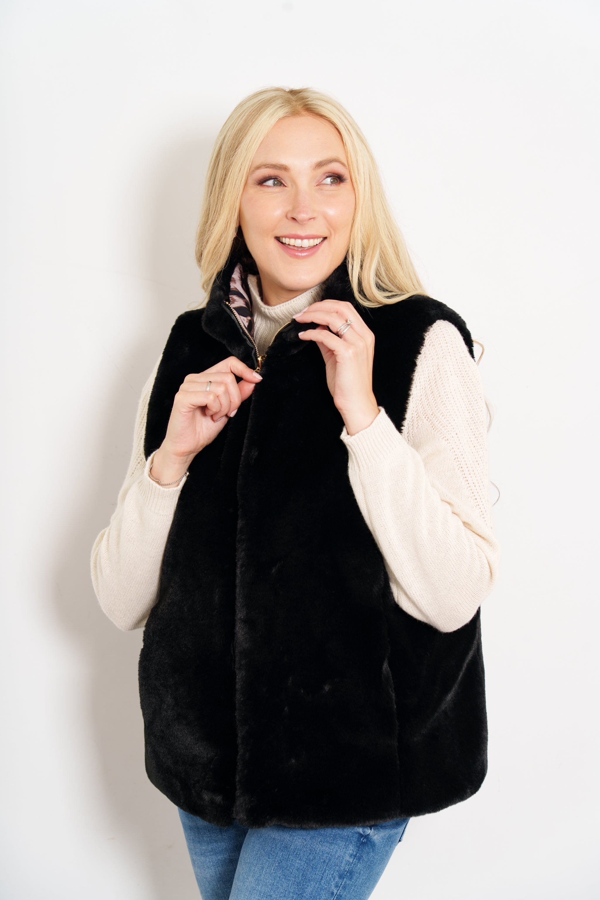 tamsin-faux-fur-lined-reversible-gilet-natural-leopard-black-inside-out-zip-up