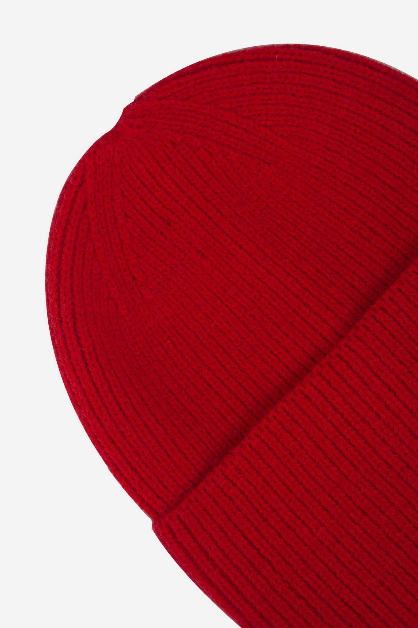 noelle-red-ribbed-beanie-hat-close-up-knitted