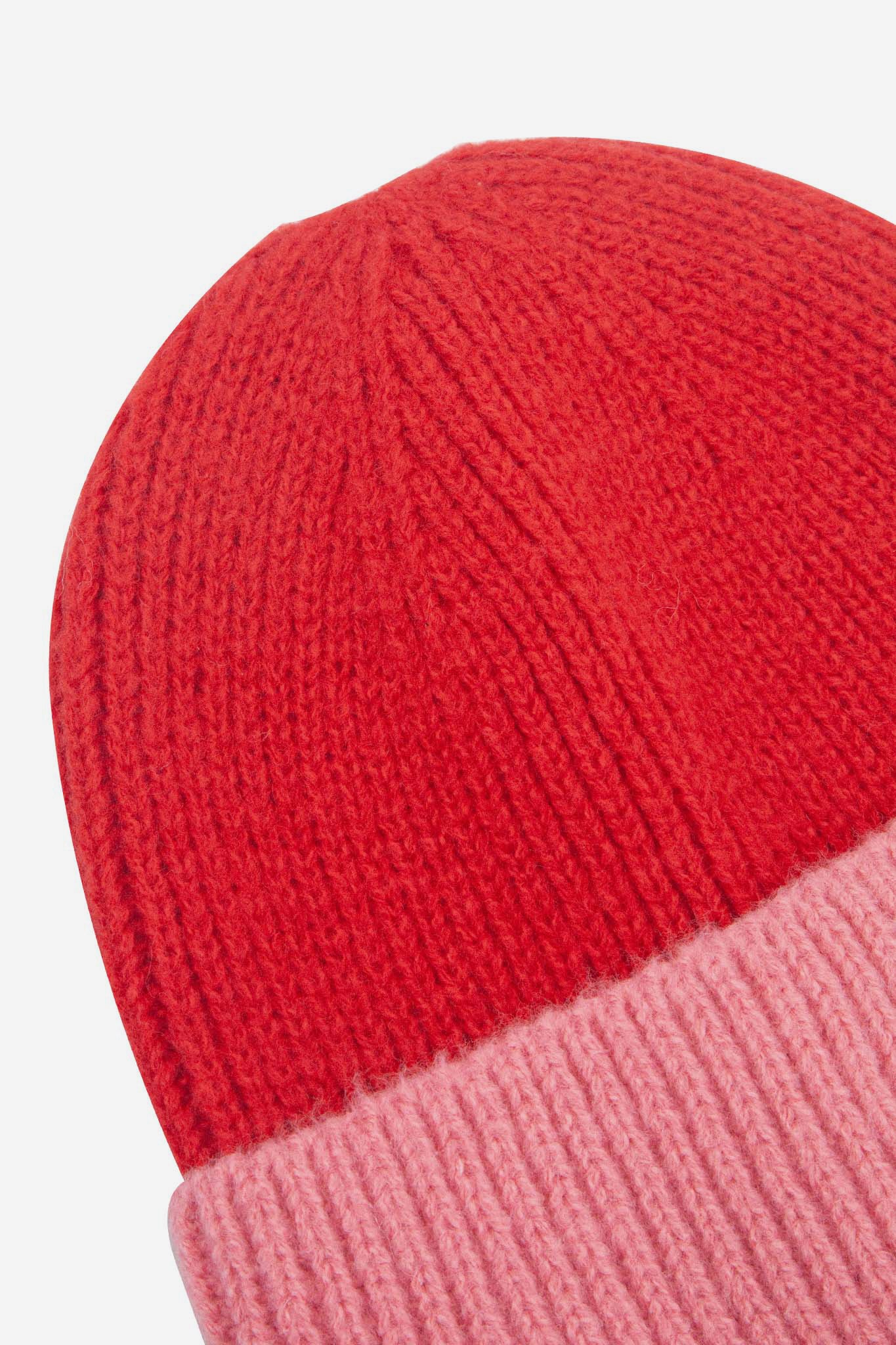 minnie-red-pink-two-tone-beanie-hat-close-up-material