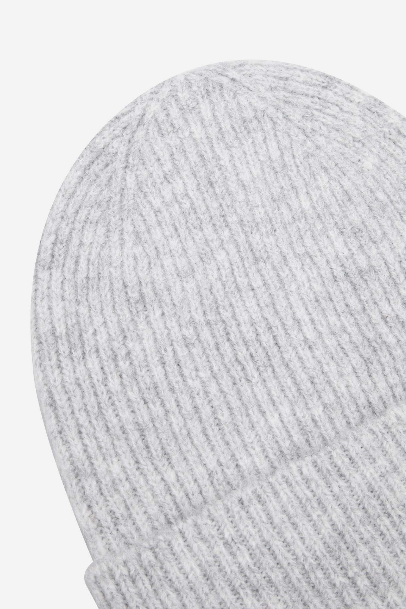 kit-light-grey-wool-blend-beanie-hat-close-up-ribbed-knitted