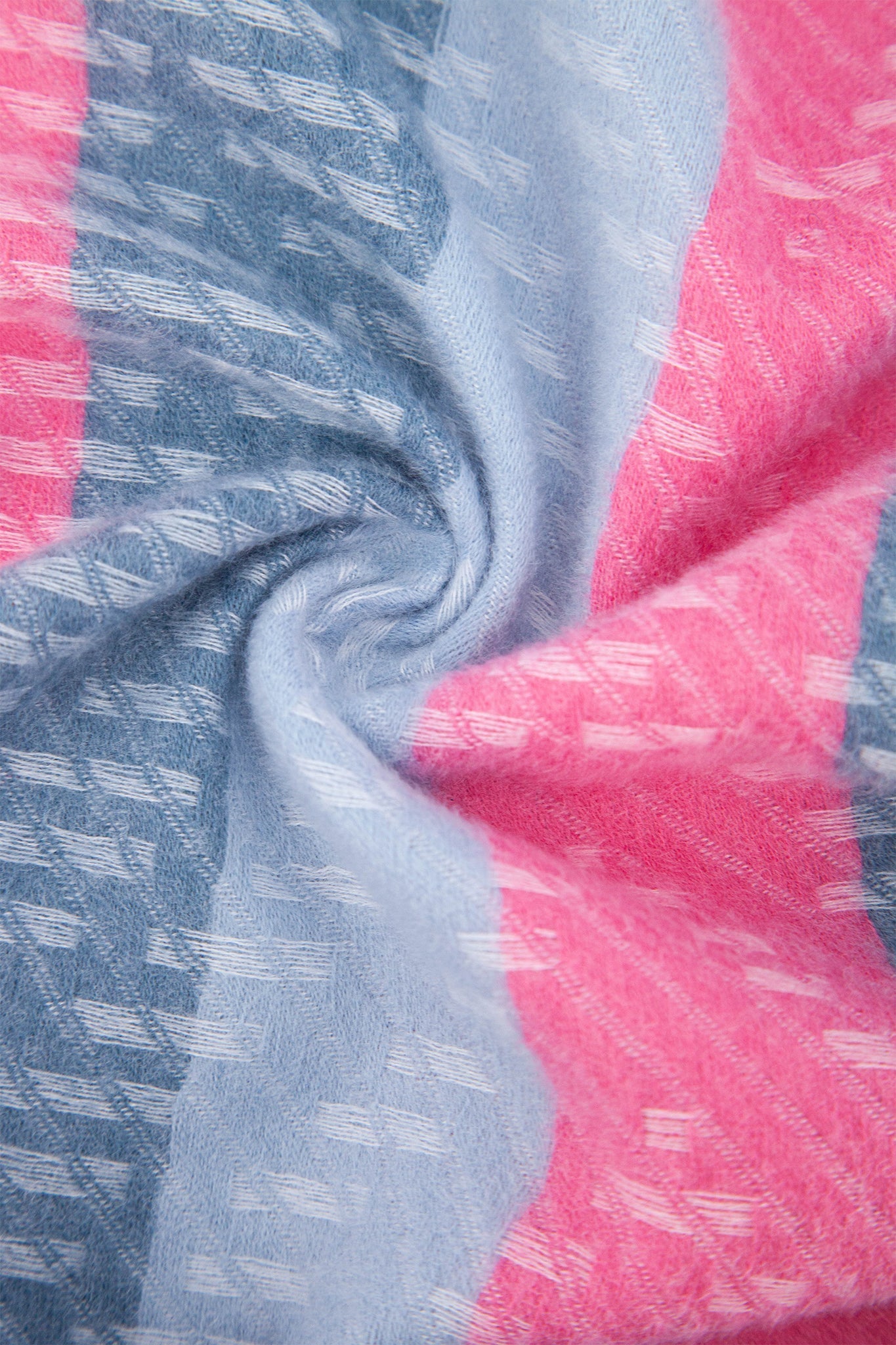 reed-grey-pink-stripe-heavyweight-scarf-close-up-material